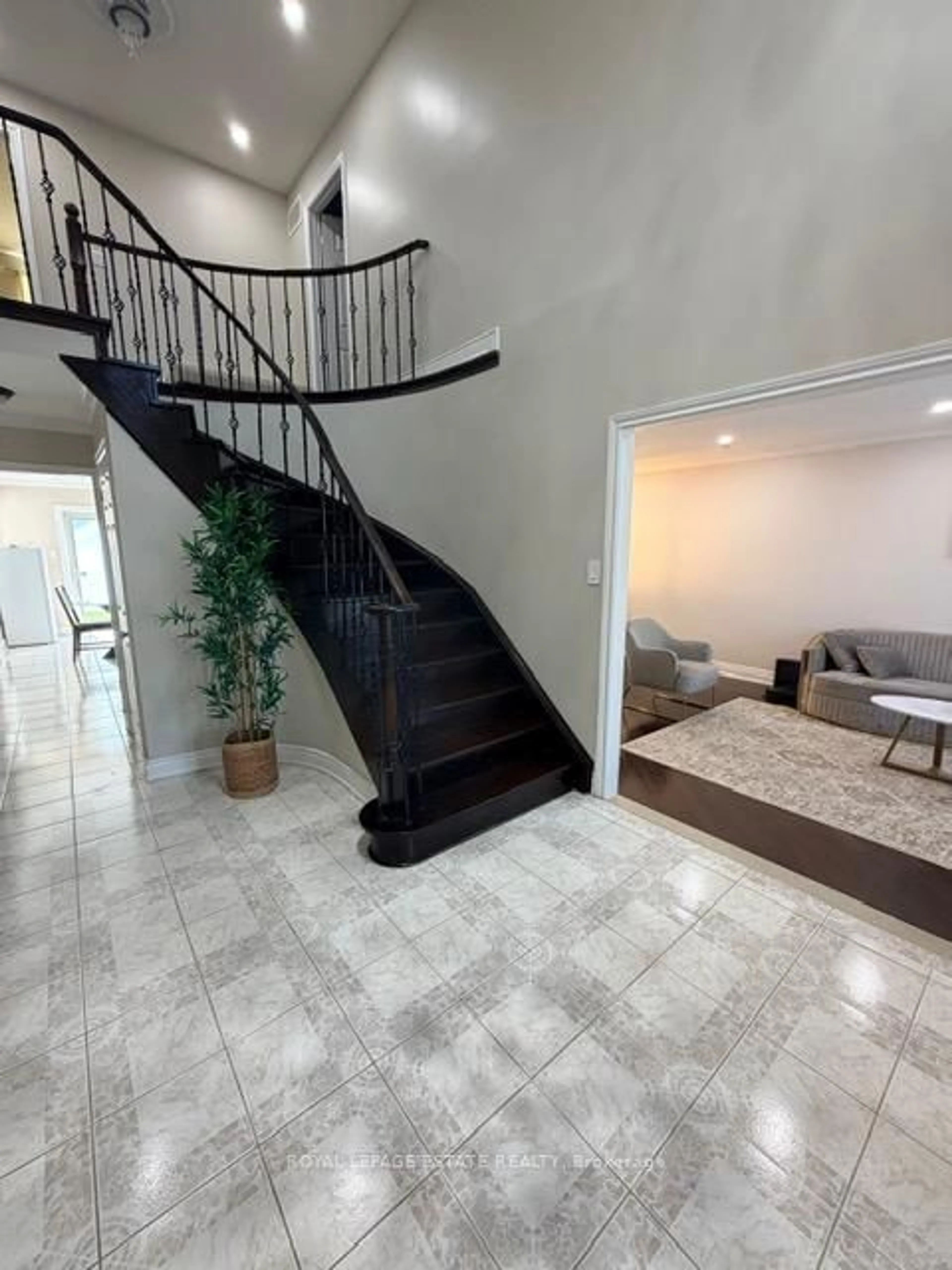 Indoor foyer for 4 Townley Ave, Markham Ontario L3S 1C9