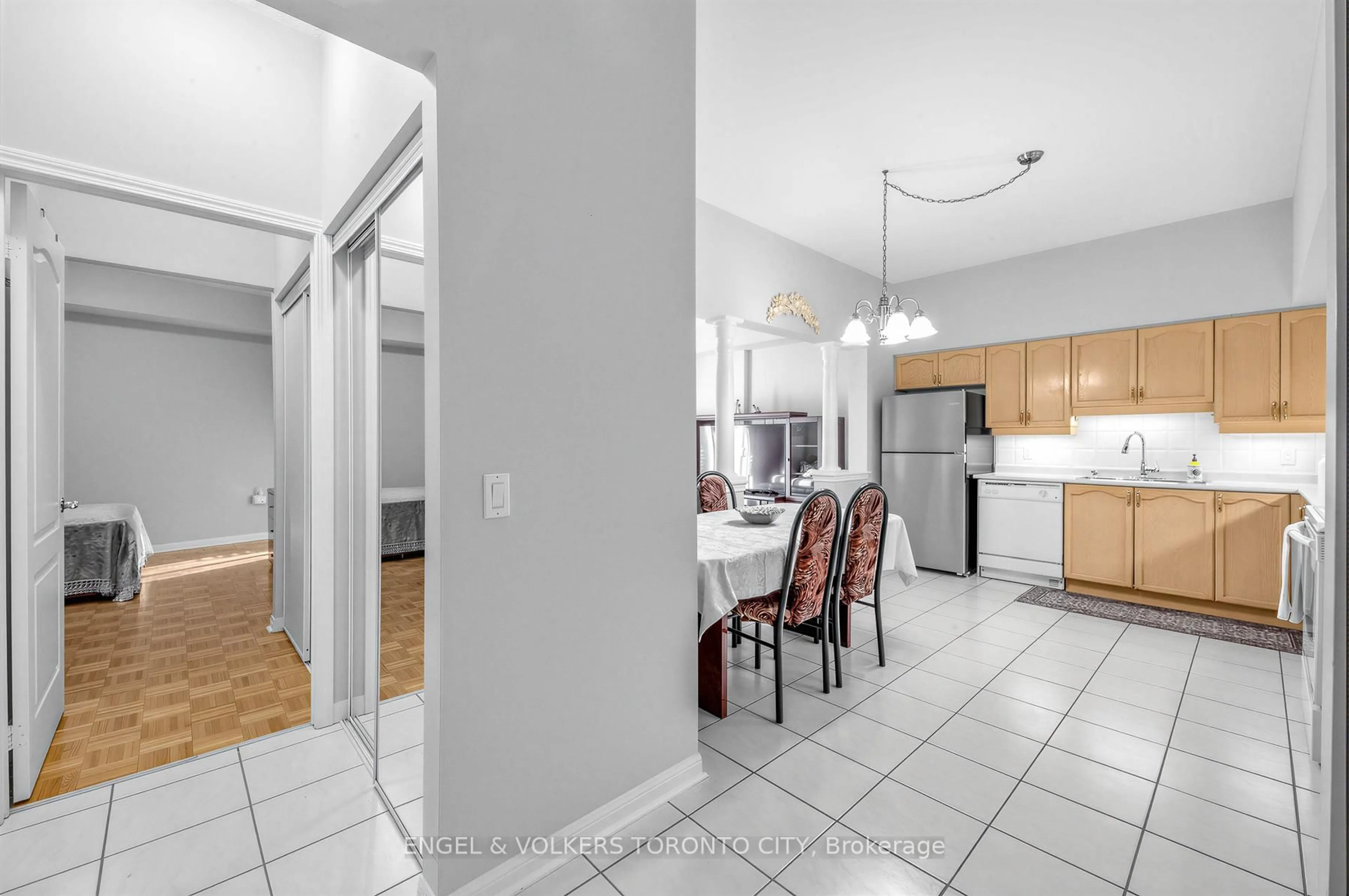 Unknown for 2506 Rutherford Rd #105, Vaughan Ontario L4K 5N4