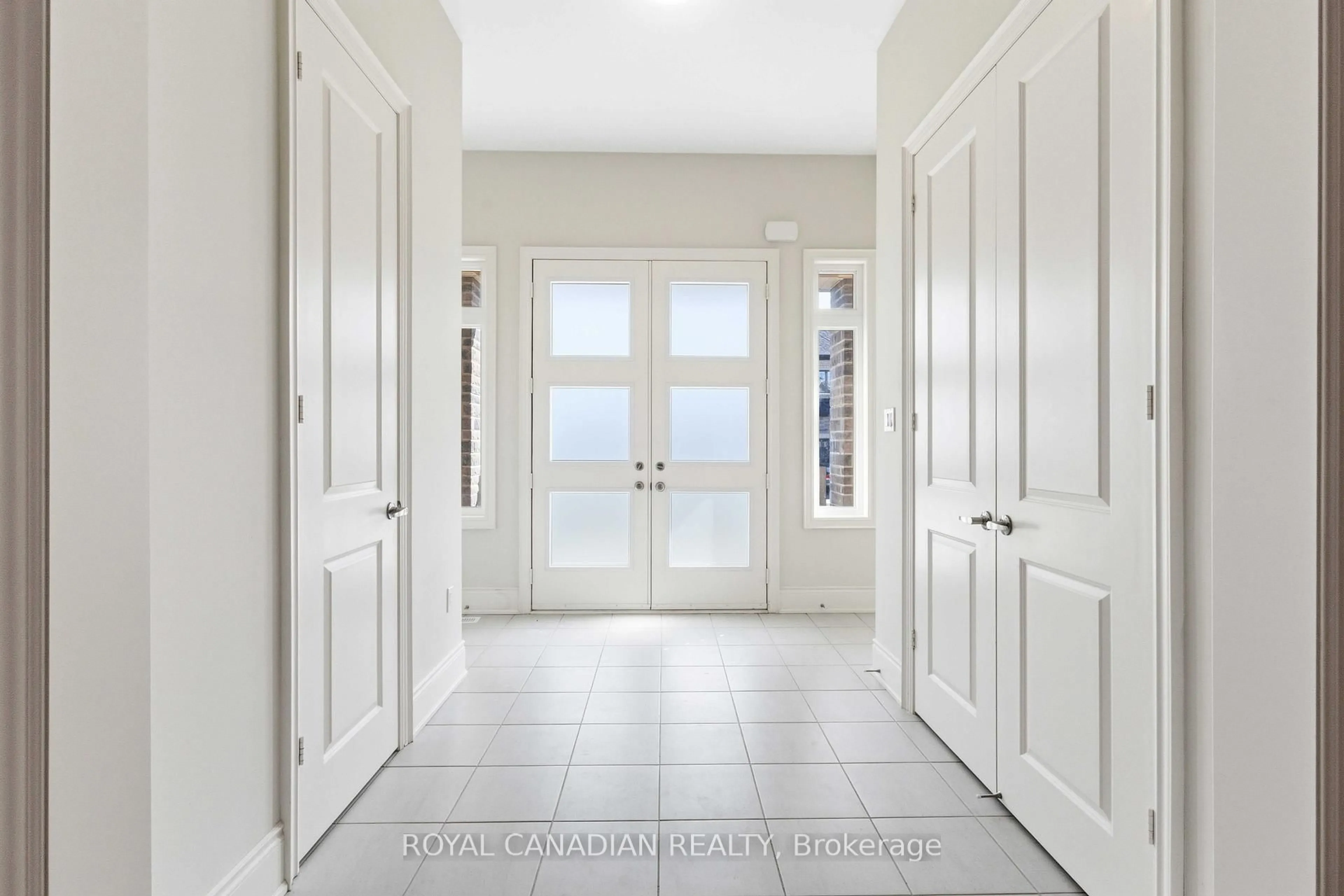Indoor entryway for 277 Wesmina Ave, Whitchurch-Stouffville Ontario L4A 5C2