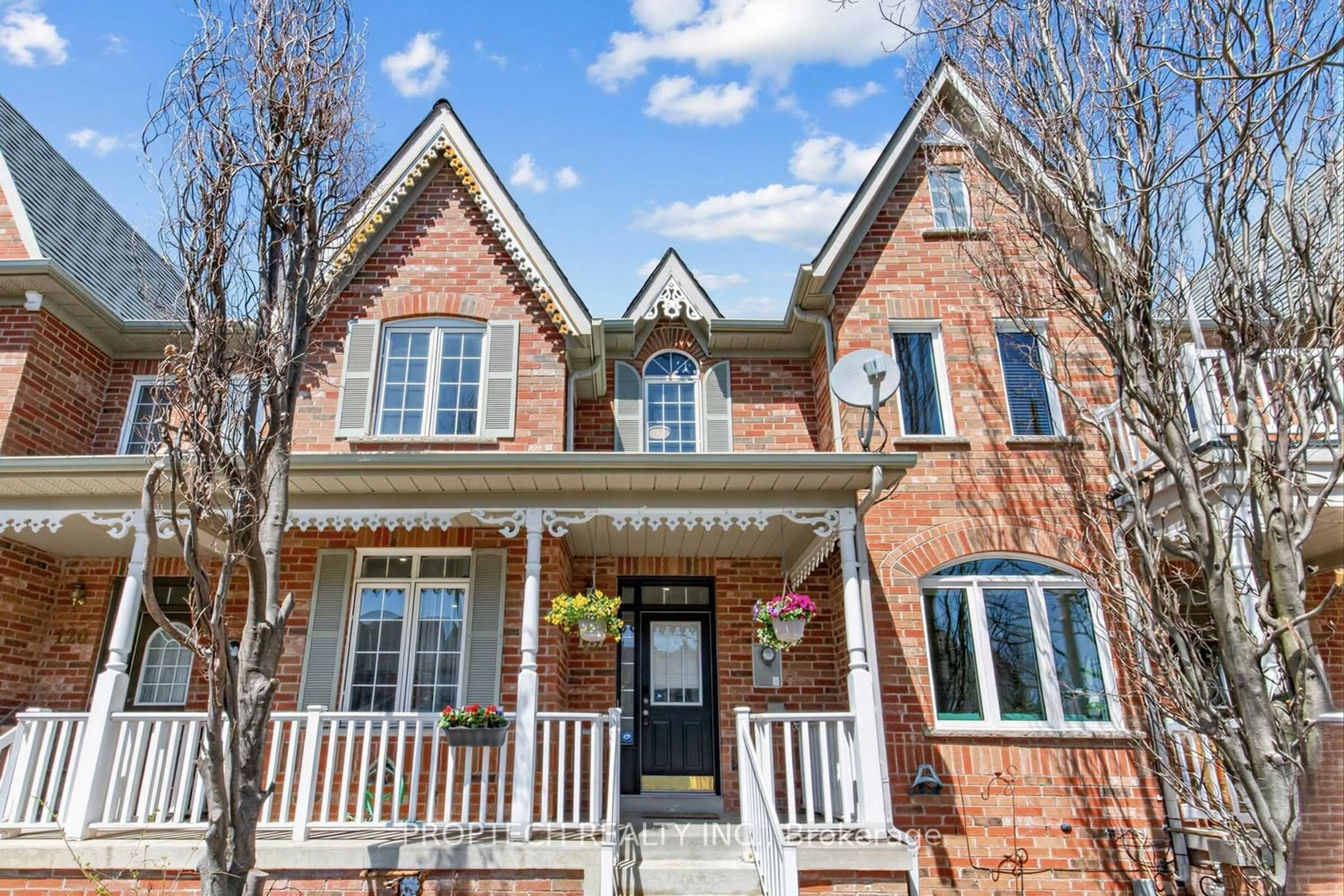 Home with brick exterior material, street for 122 The Fairways, Markham Ontario L6C 2V8