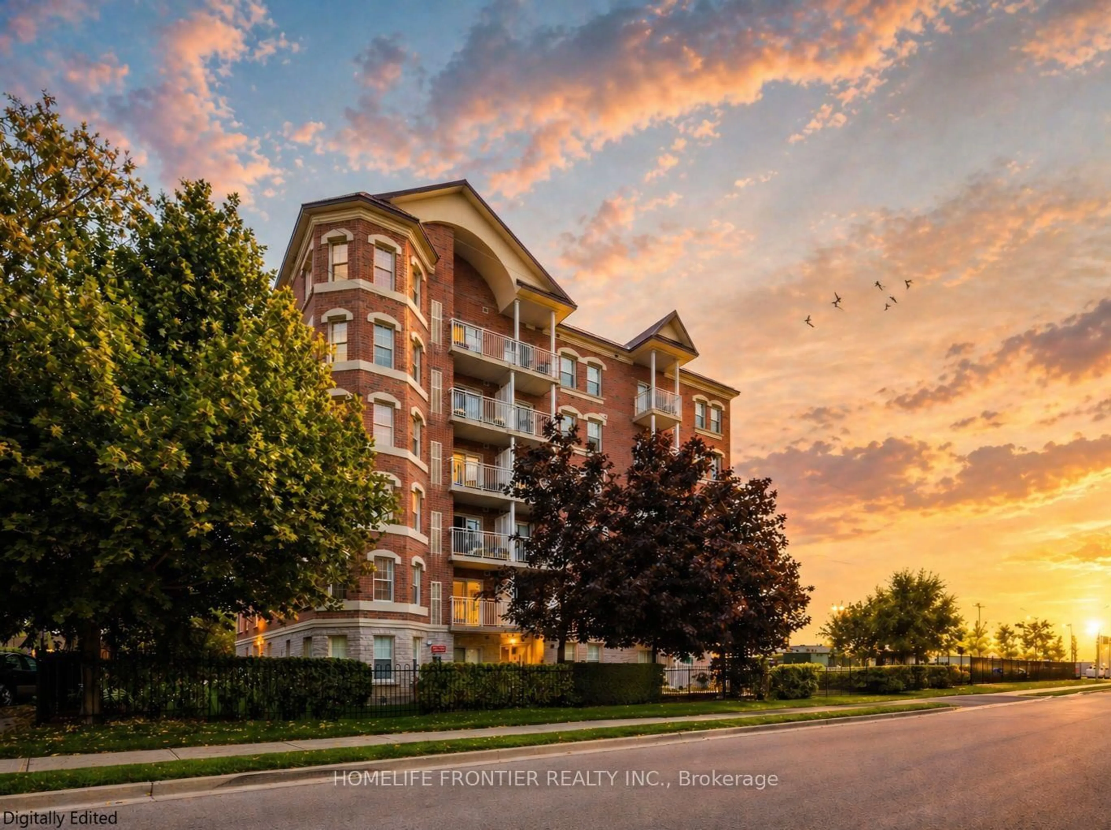 A pic from outside/outdoor area/front of a property/back of a property/a pic from drone, building for 35 Hunt Ave #201, Richmond Hill Ontario L4C 4H1