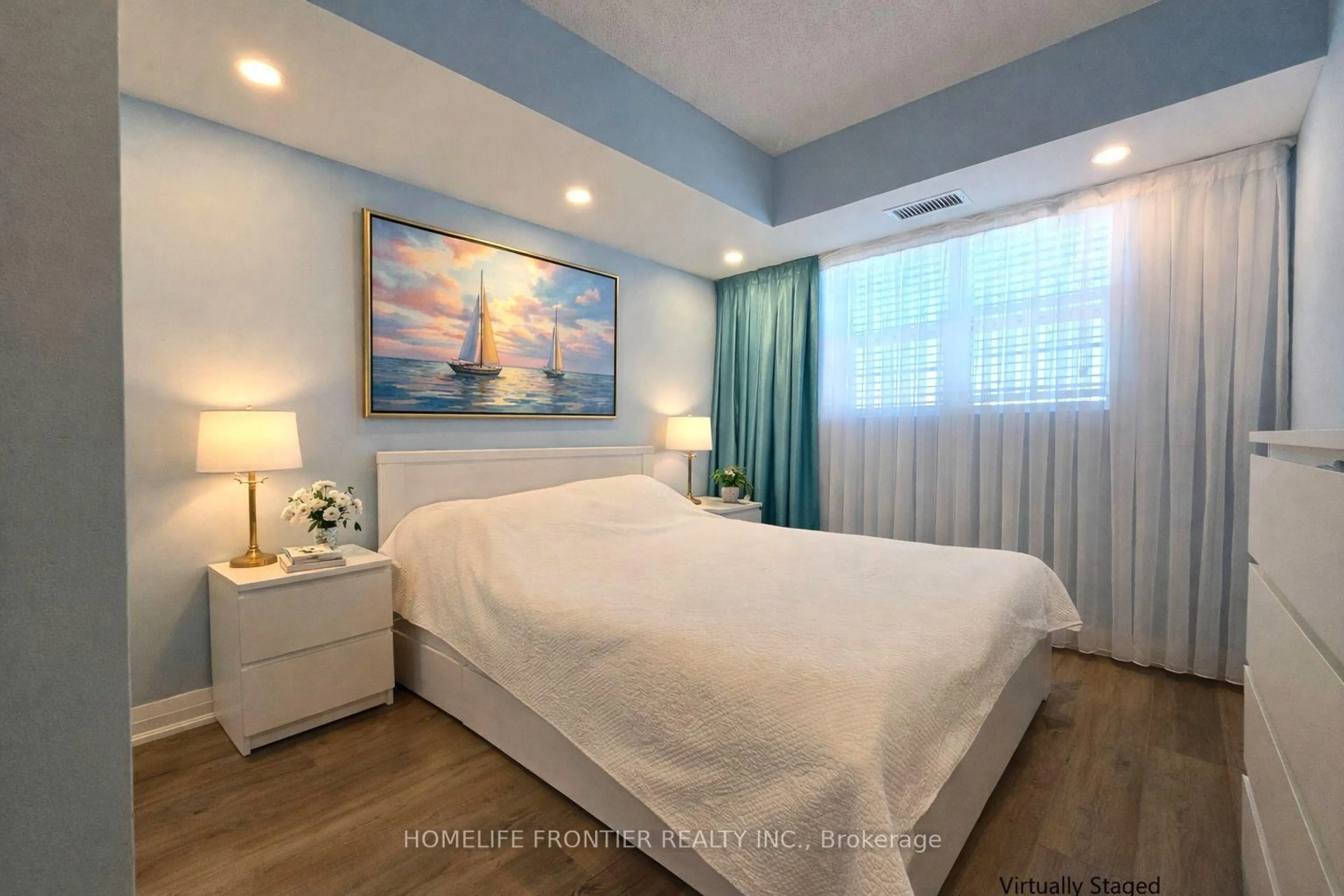 Bedroom with bed, wood/laminate floor for 35 Hunt Ave #201, Richmond Hill Ontario L4C 4H1