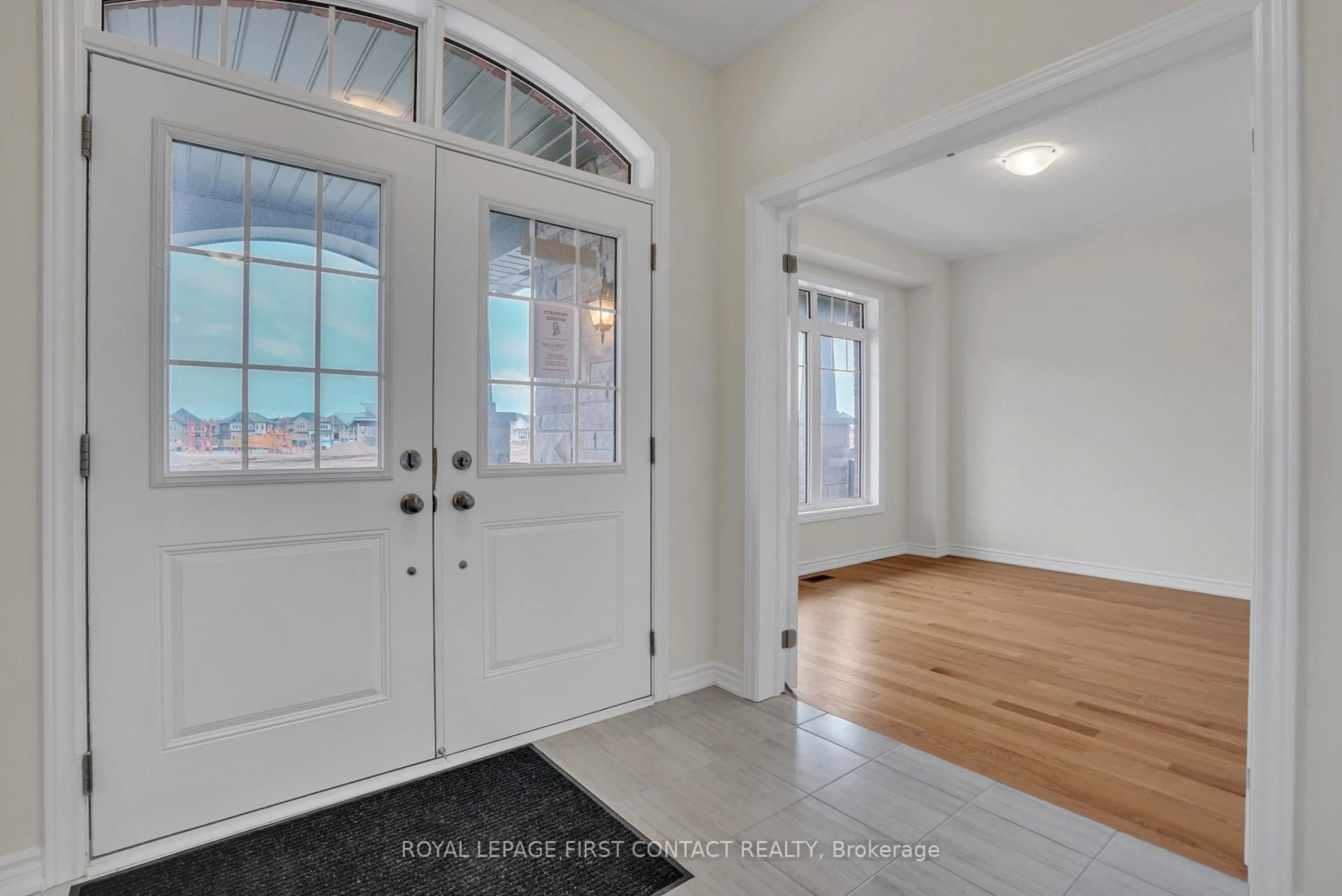Indoor entryway for 1080 Wickham Rd, Innisfil Ontario L9S 0P8