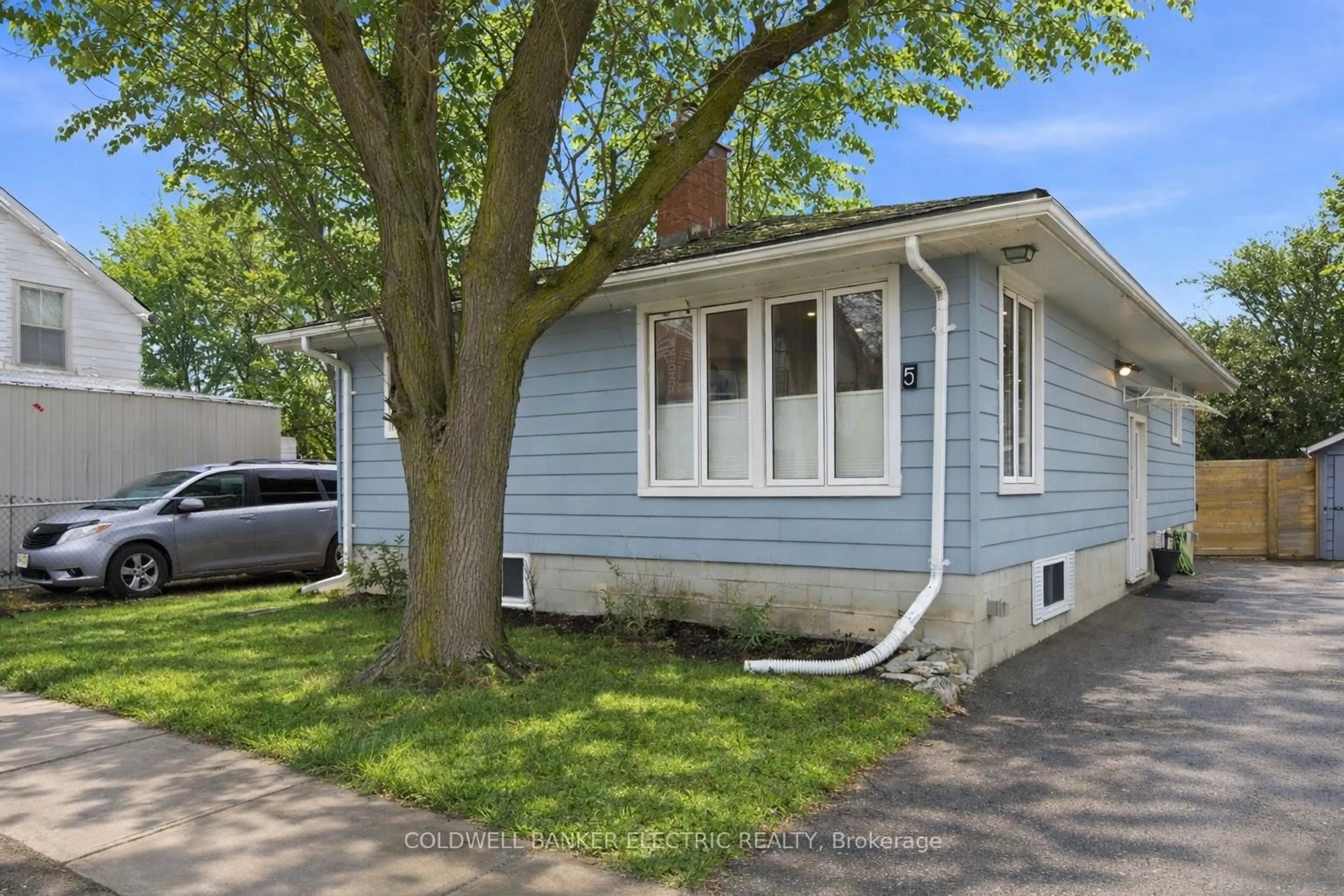 Home with vinyl exterior material, street for 5 Church St, Brock Ontario L0C 1H0