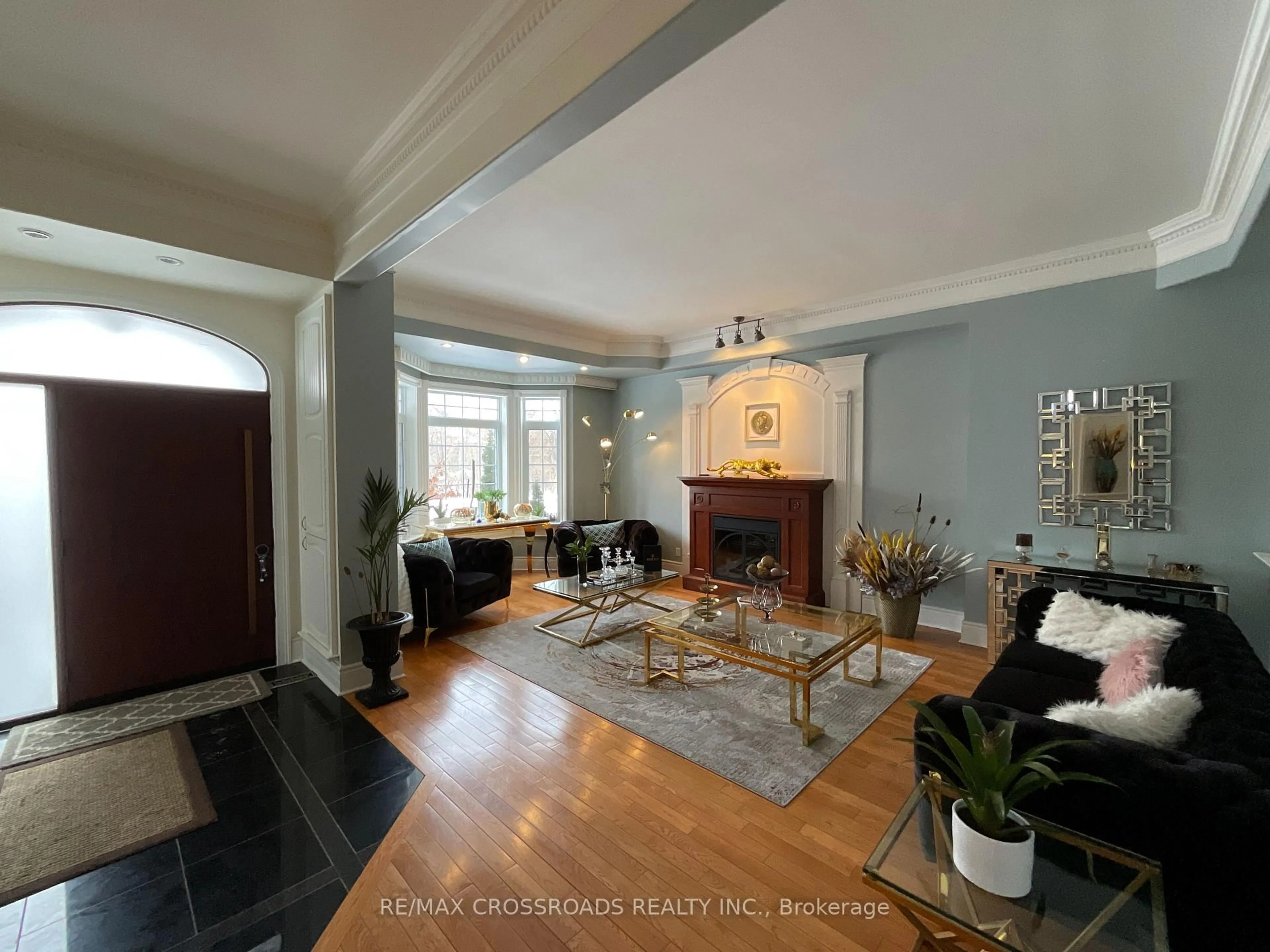 Living room with furniture, unknown for 129 Lakeland Cres, Richmond Hill Ontario L4E 3A1