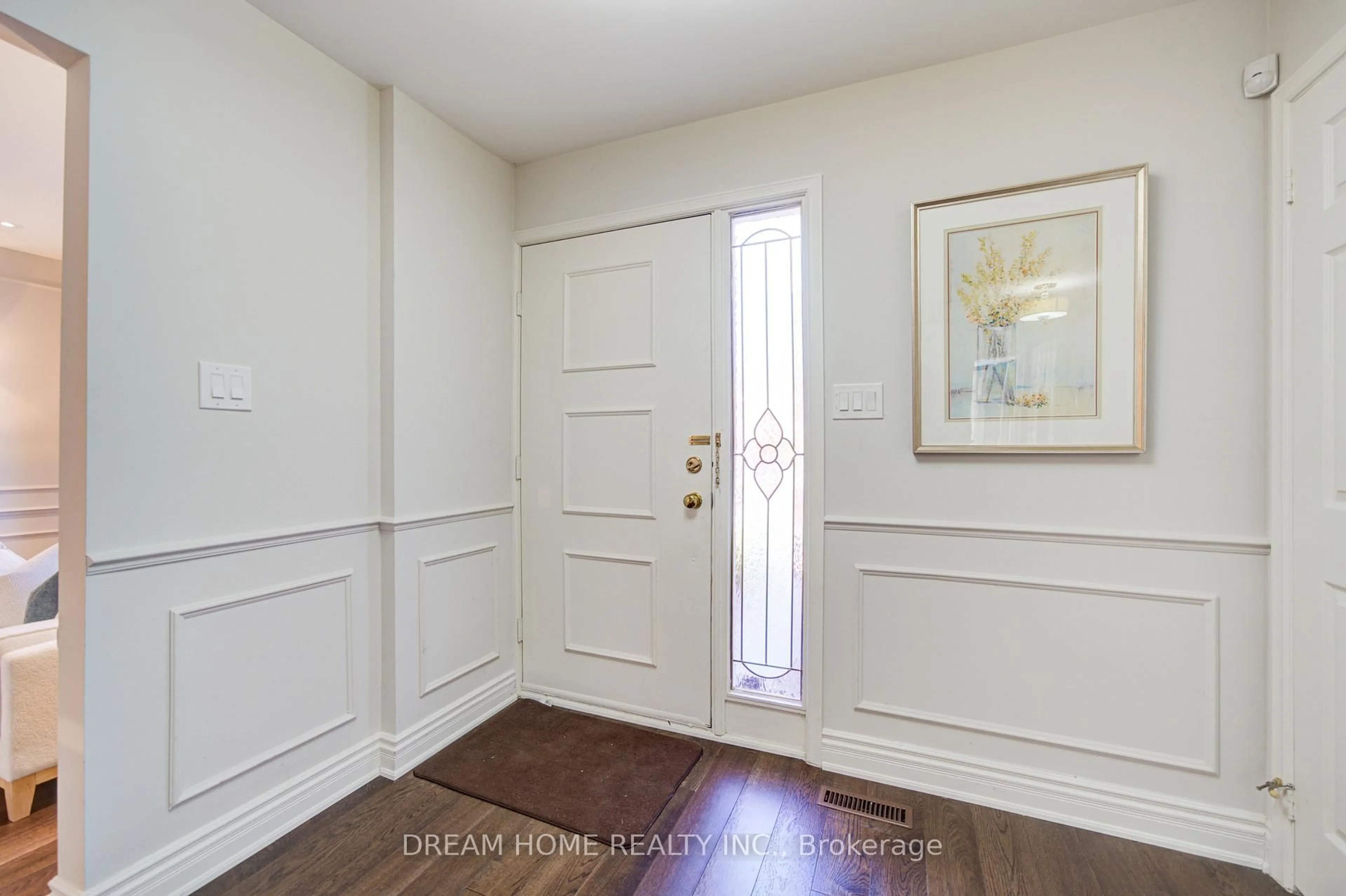 Indoor entryway for 3 Ferndell Circ, Markham Ontario L3R 3Y7