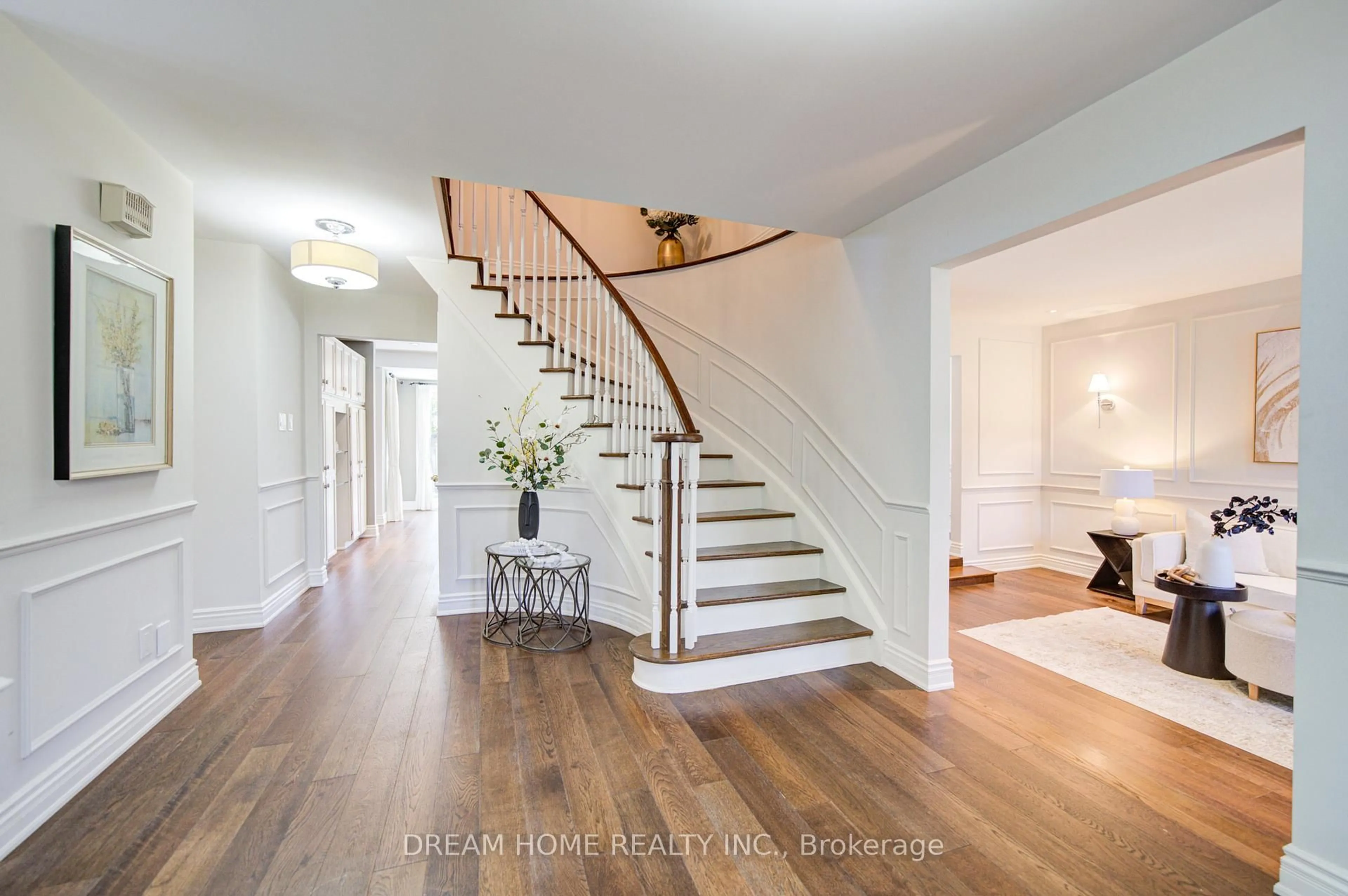 Indoor entryway for 3 Ferndell Circ, Markham Ontario L3R 3Y7