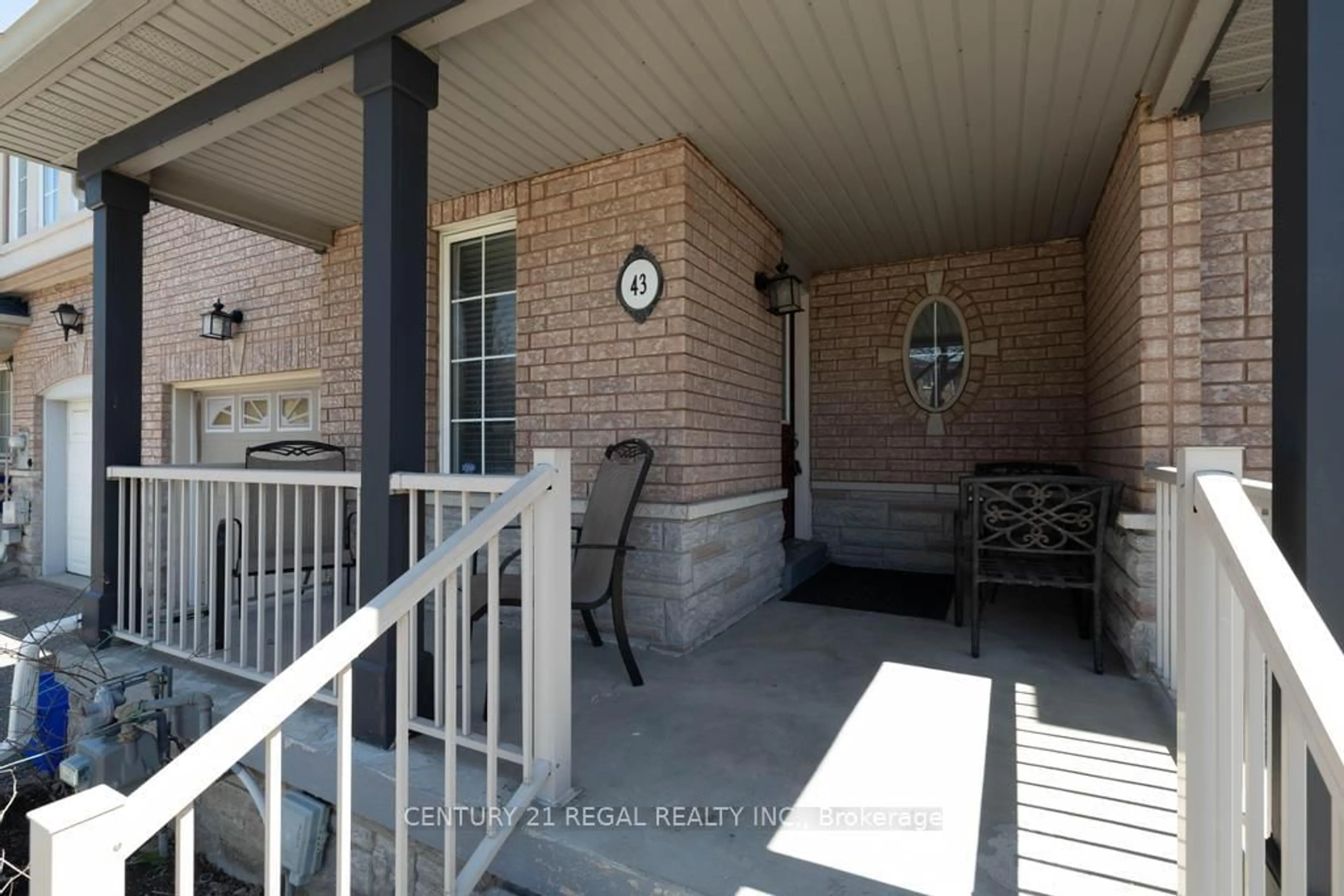 Patio, street for 43 Waterton Cres, Richmond Hill Ontario L4B 4L2