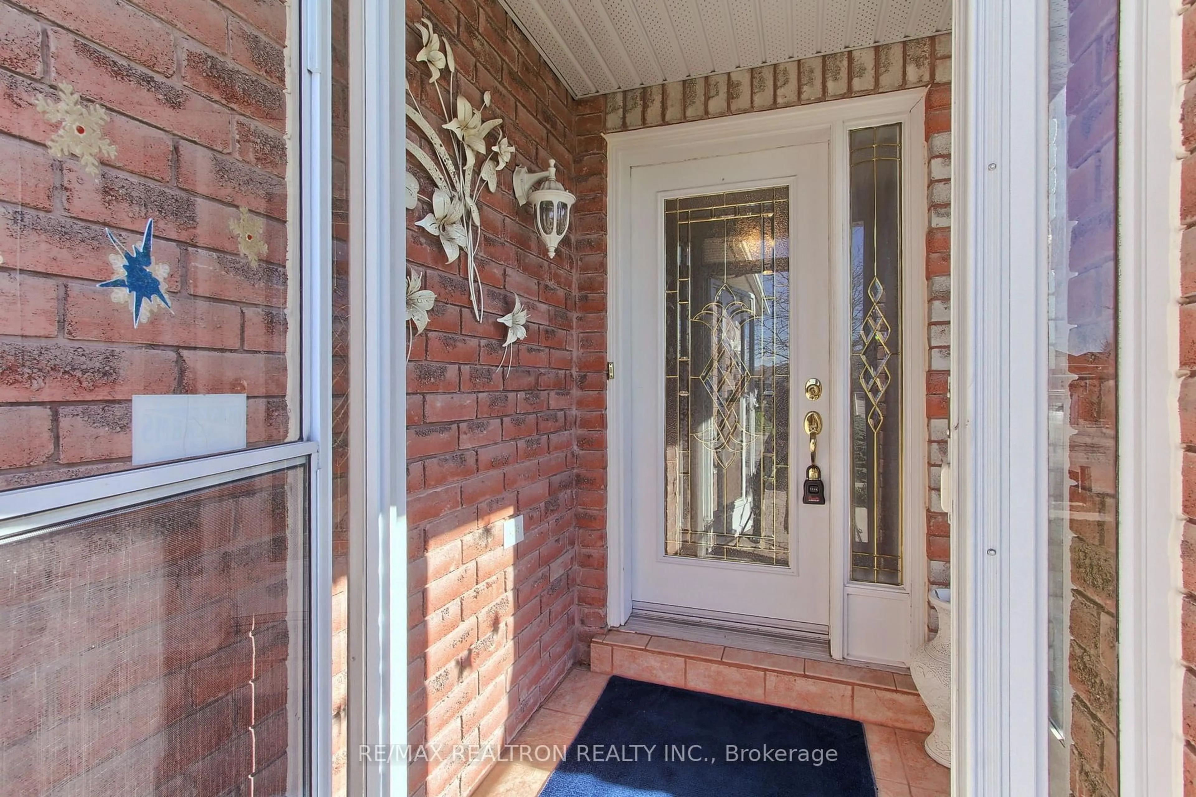 Indoor entryway for 2003 Webster Blvd, Innisfil Ontario L9S 2A3
