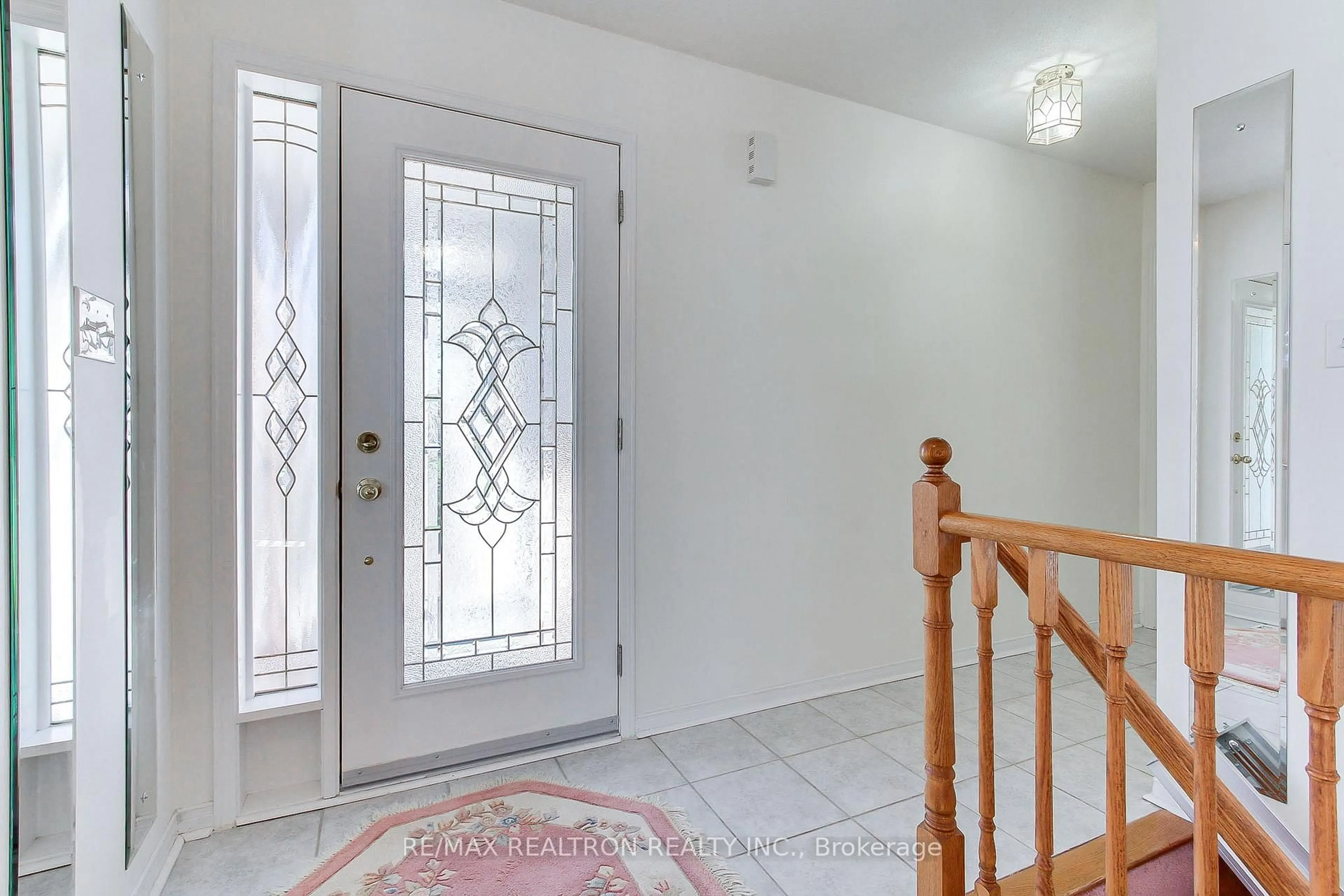 Indoor entryway for 2003 Webster Blvd, Innisfil Ontario L9S 2A3