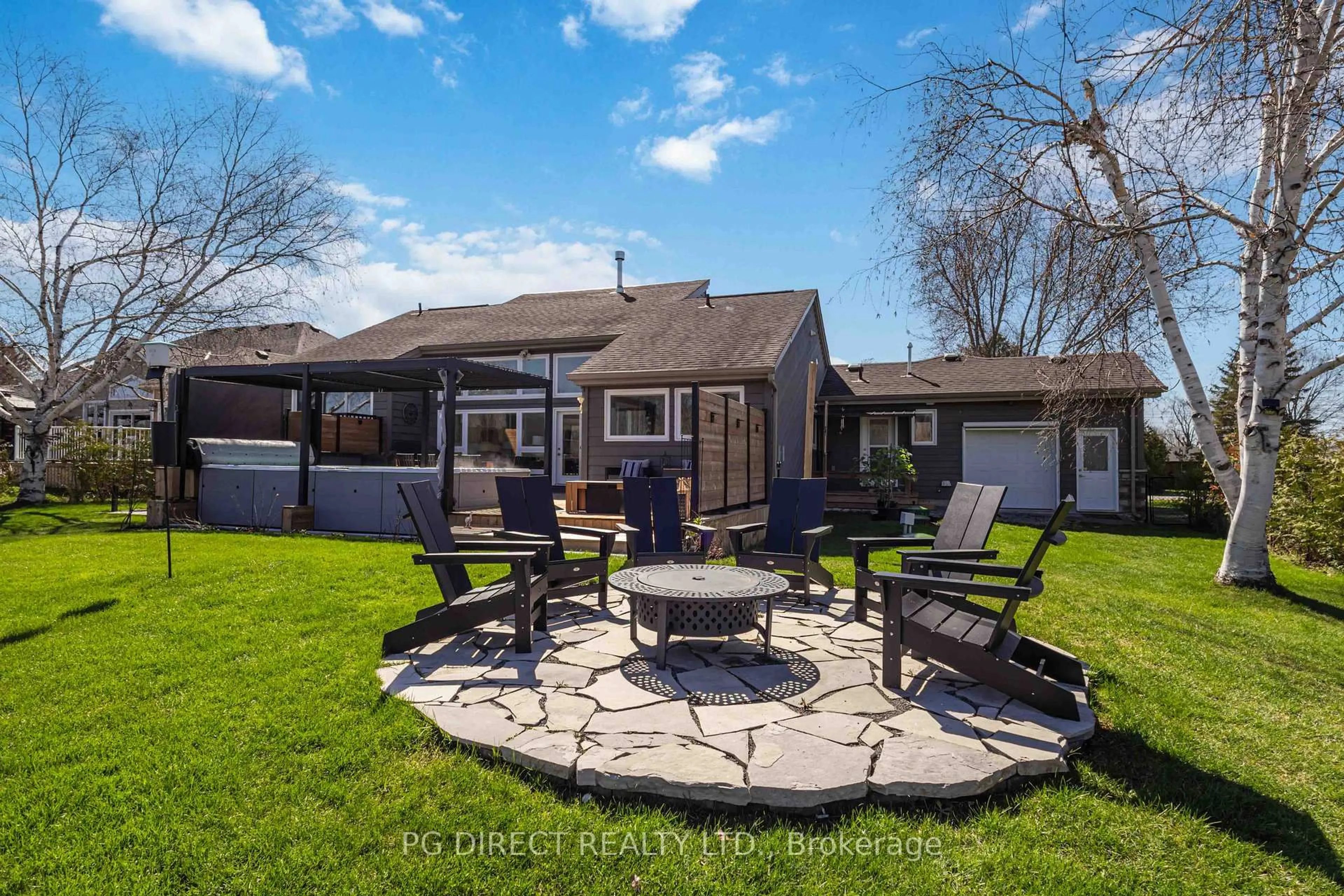 Patio, unknown for 18 Villa Dr, Georgina Ontario L0E 1N0