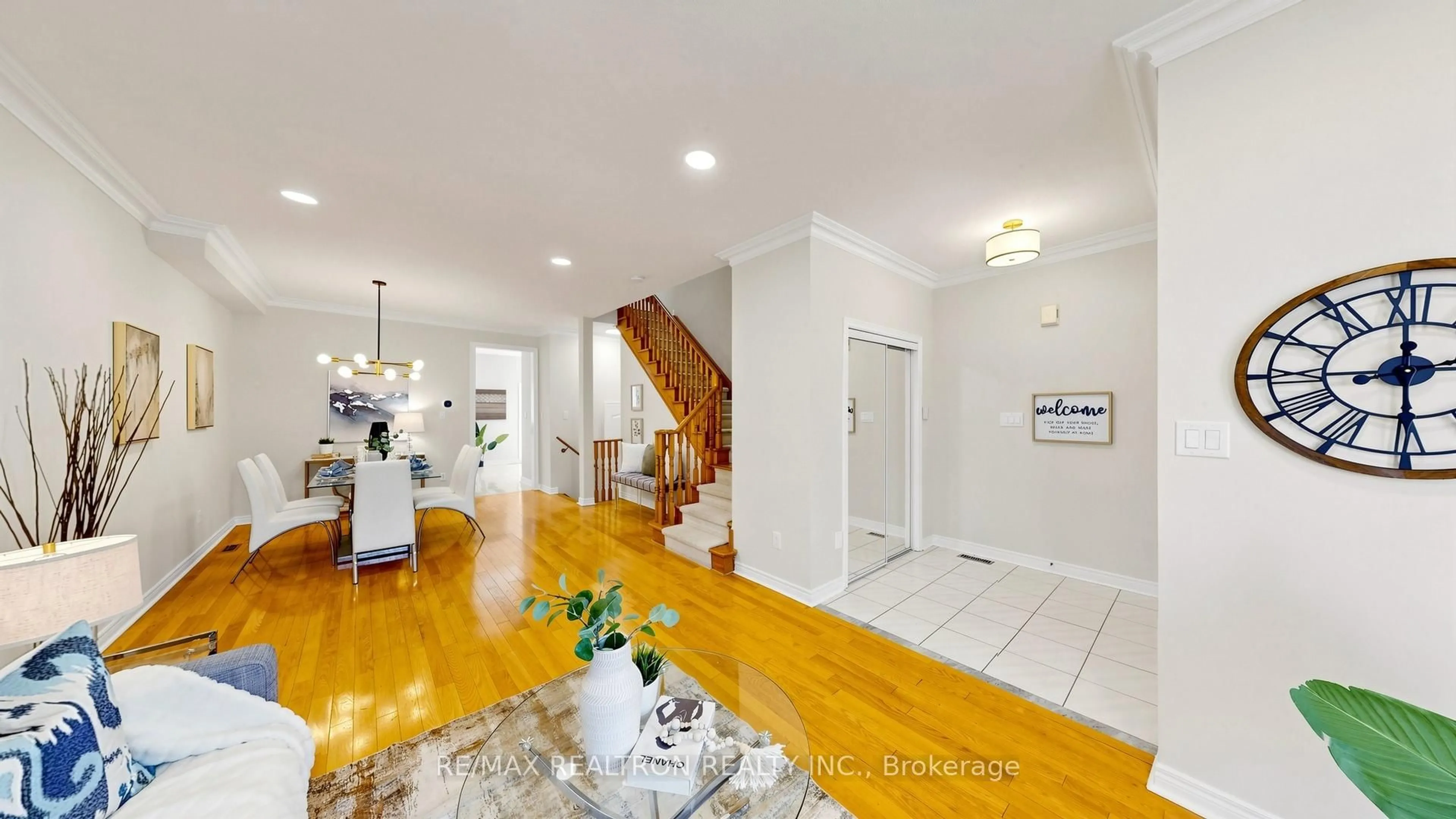 Indoor foyer for 46 Gardenia Cres, Markham Ontario L6C 2K8