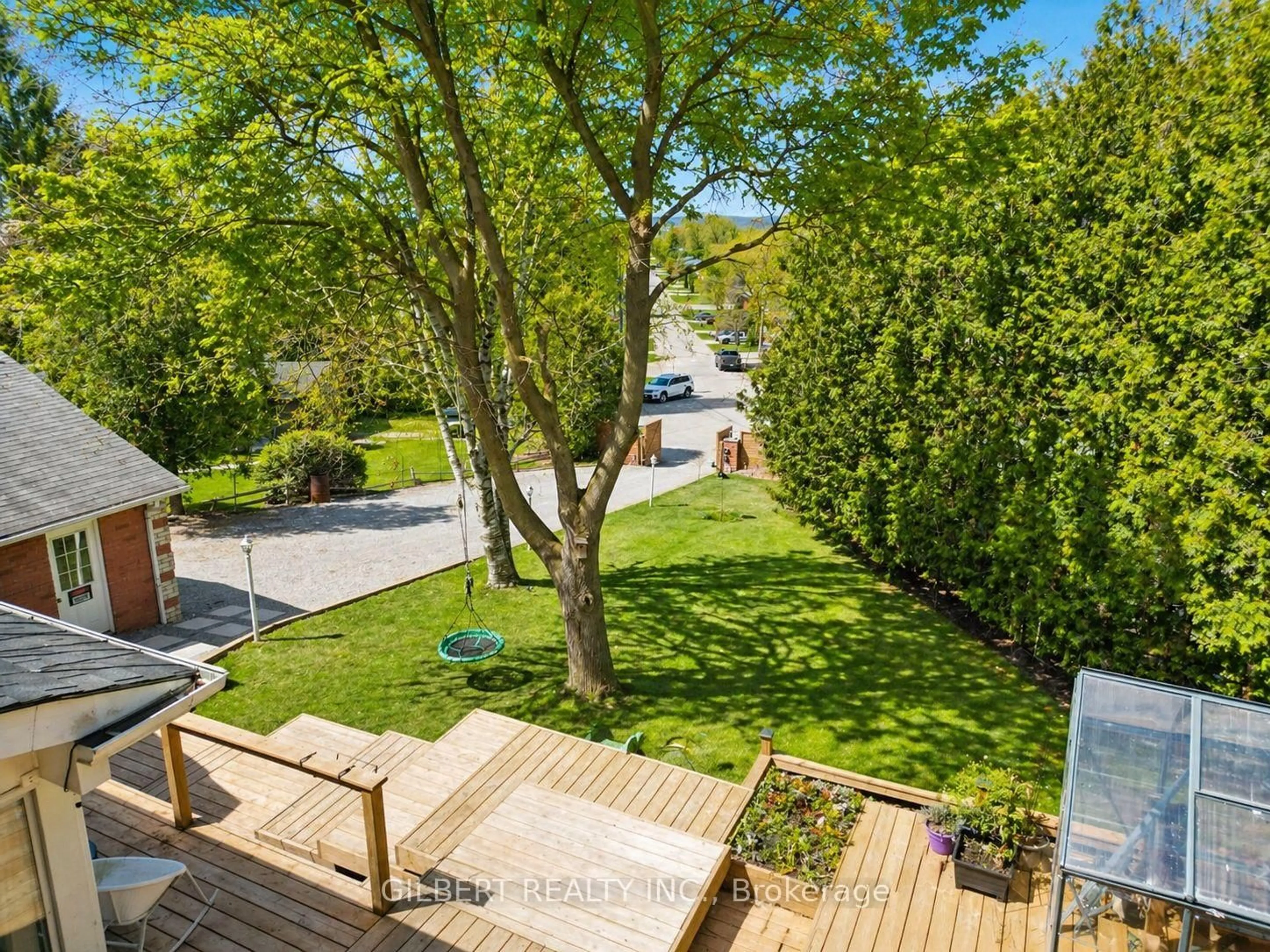A pic from outside/outdoor area/front of a property/back of a property/a pic from drone, forest/trees view for 313 winnifred Dr, Georgina Ontario L4P 3B4