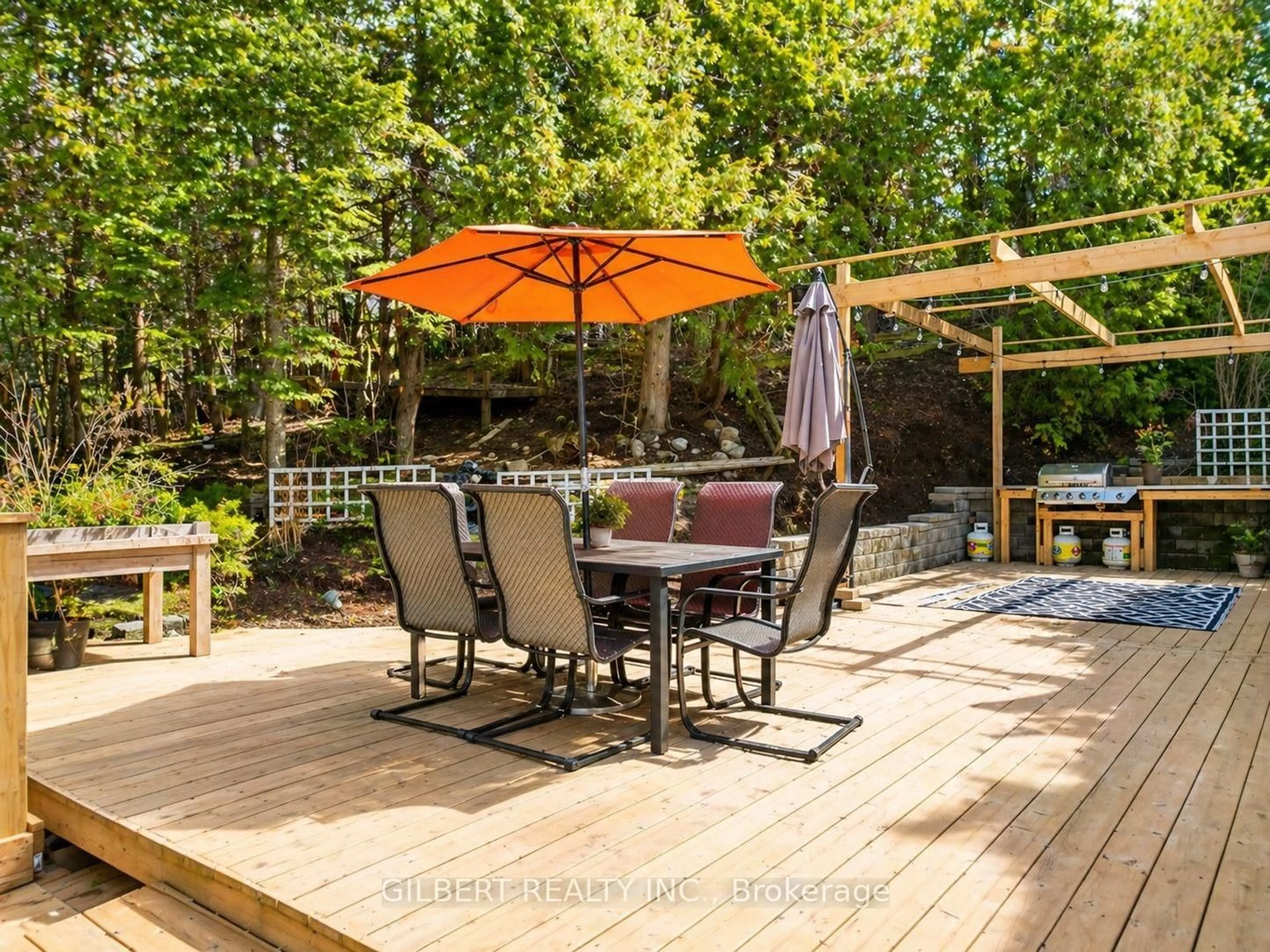 Patio, unknown for 313 winnifred Dr, Georgina Ontario L4P 3B4