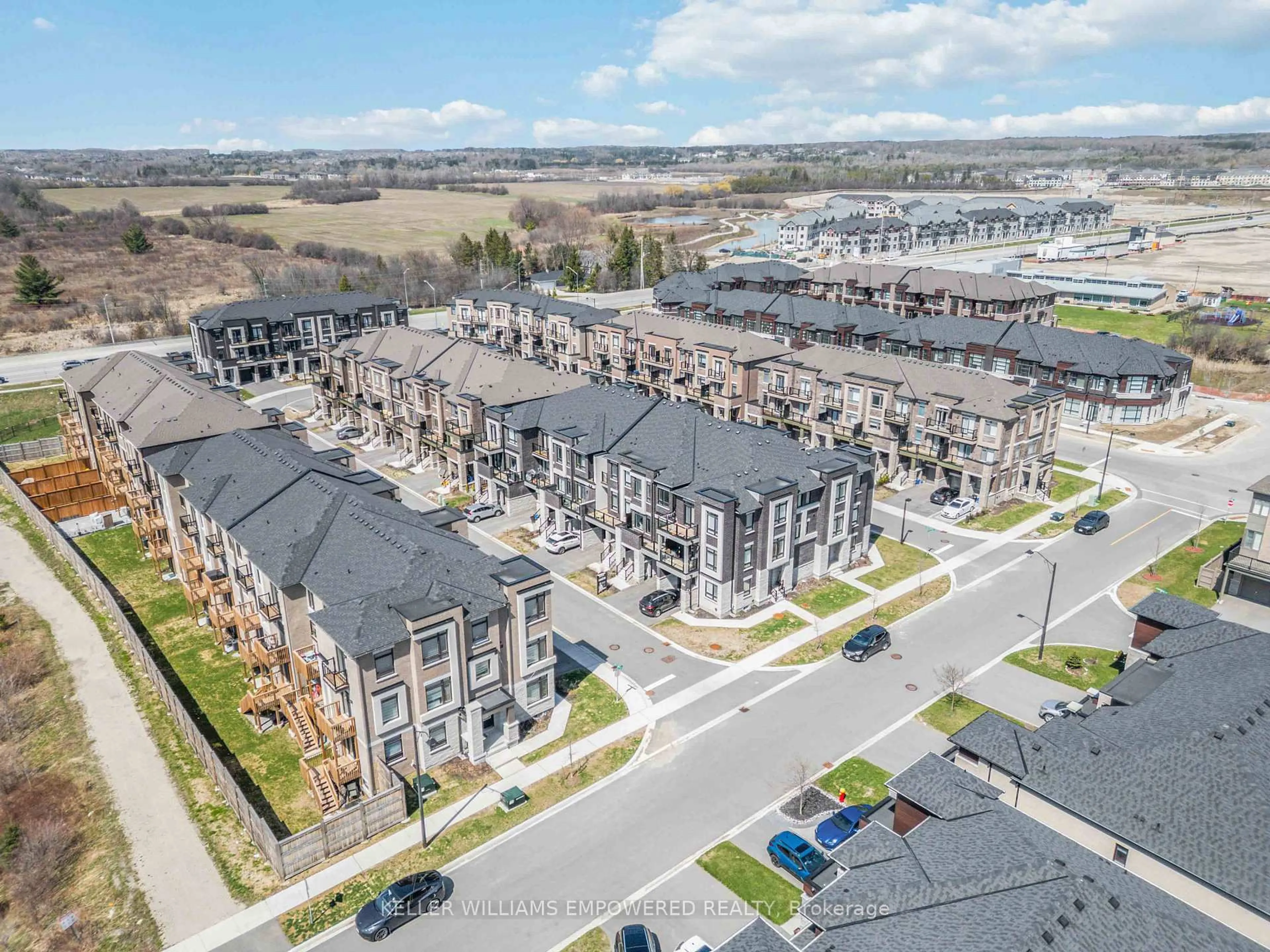 A pic from outside/outdoor area/front of a property/back of a property/a pic from drone, unknown for 84 Riley Reed Lane, Richmond Hill Ontario L4S 0M3