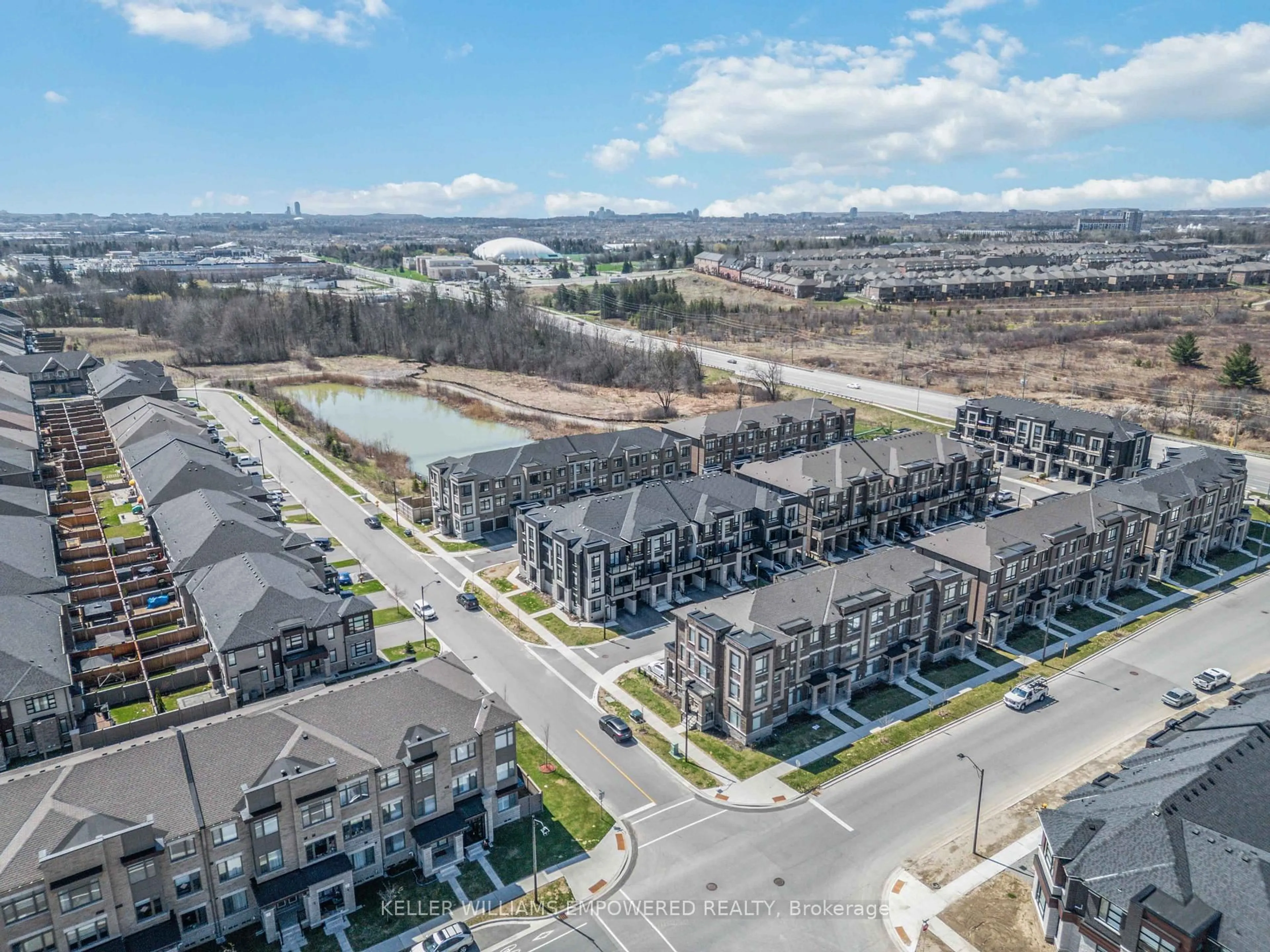 A pic from outside/outdoor area/front of a property/back of a property/a pic from drone, mountain view for 84 Riley Reed Lane, Richmond Hill Ontario L4S 0M3