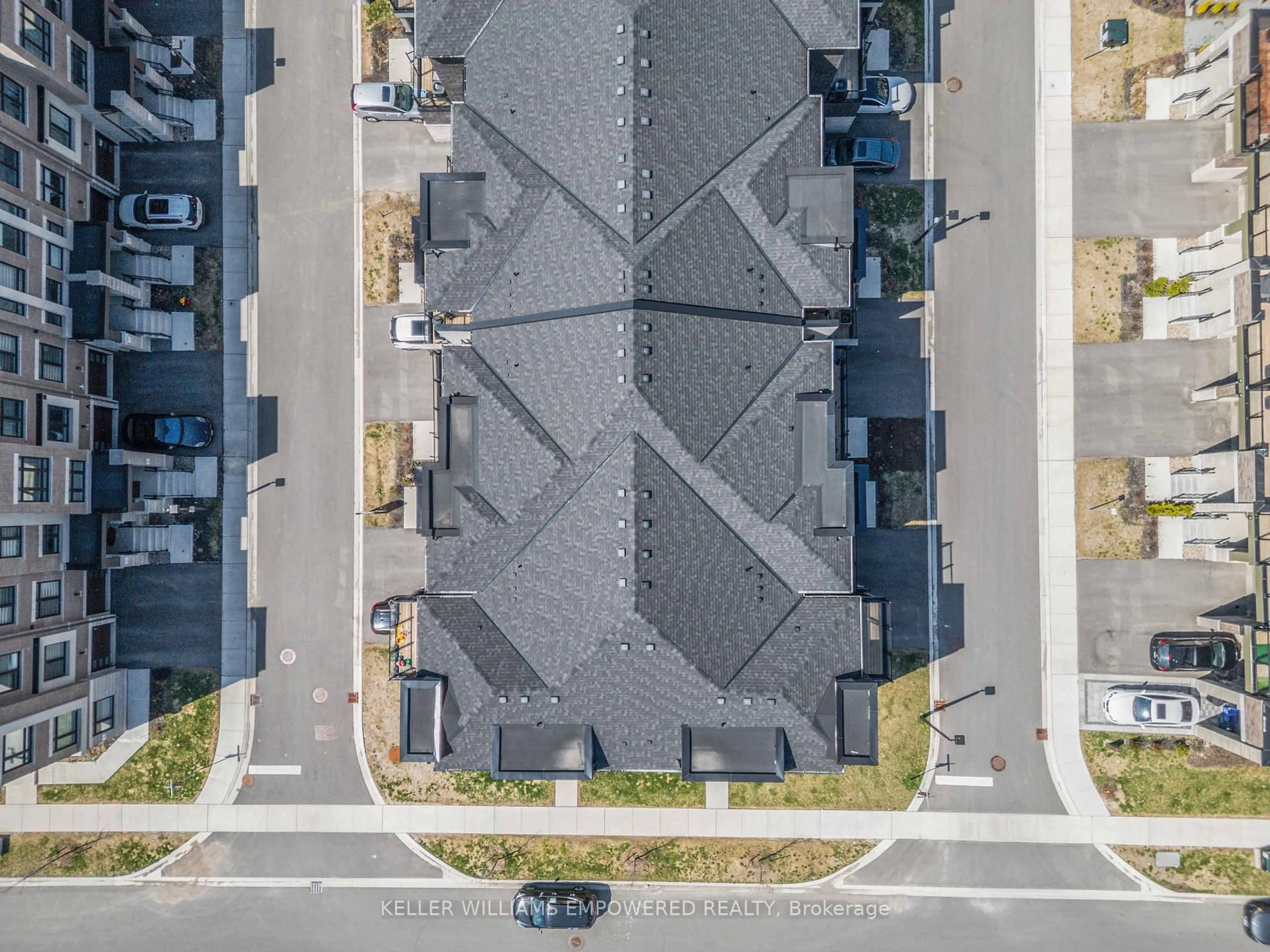 A pic from outside/outdoor area/front of a property/back of a property/a pic from drone, street for 84 Riley Reed Lane, Richmond Hill Ontario L4S 0M3