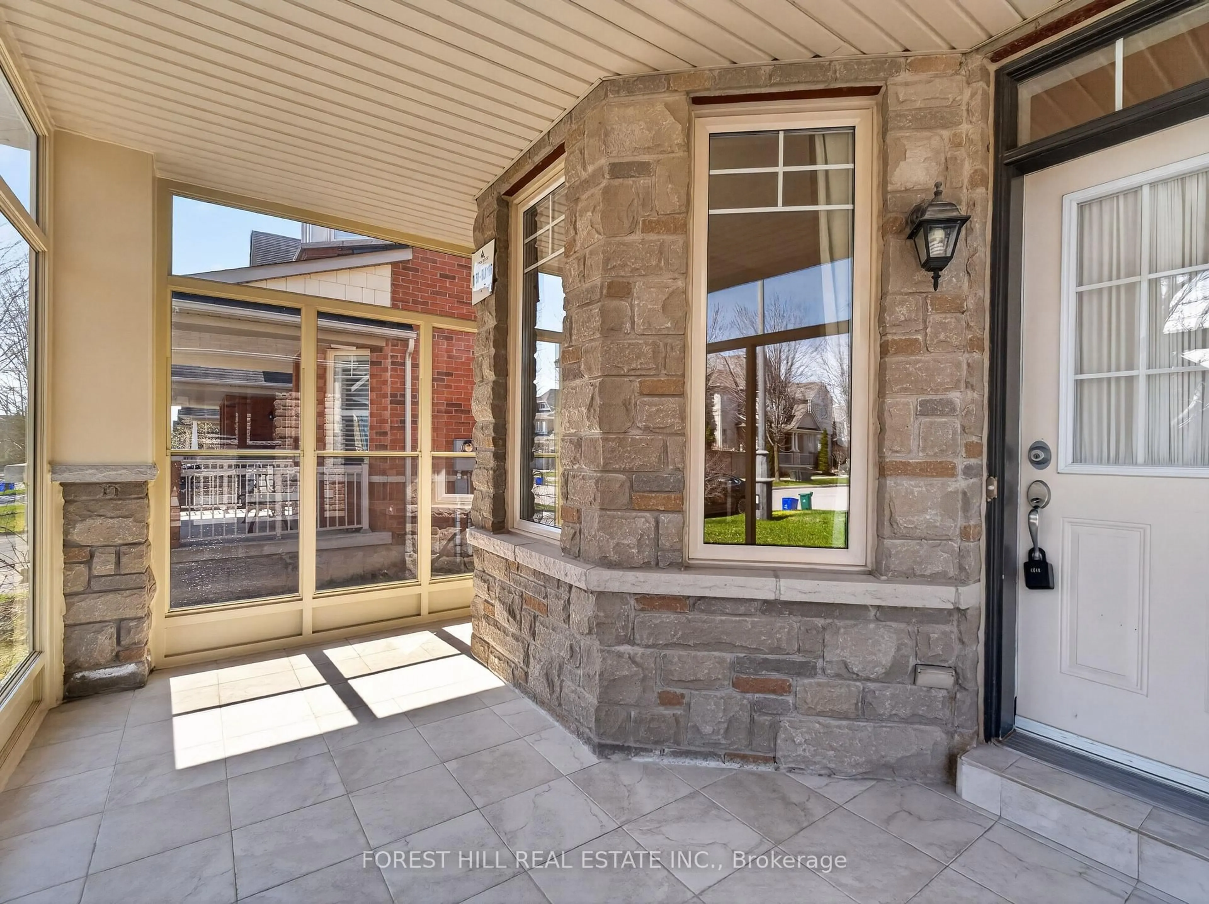 Indoor entryway for 12 Stookes Cres, Richmond Hill Ontario L4E 0J3