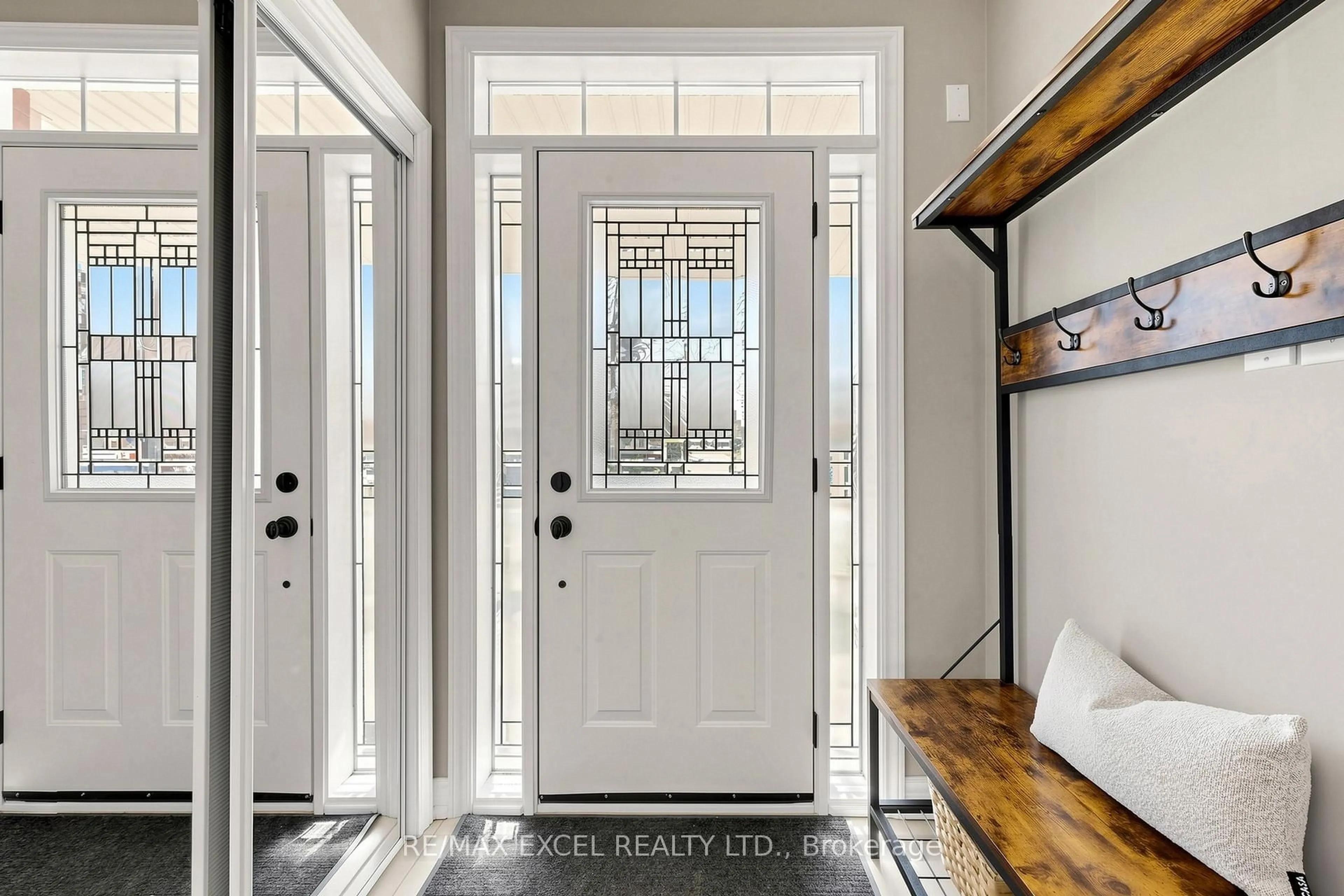 Indoor entryway for 9 Evaridge Dr, Markham Ontario L6B 1E9