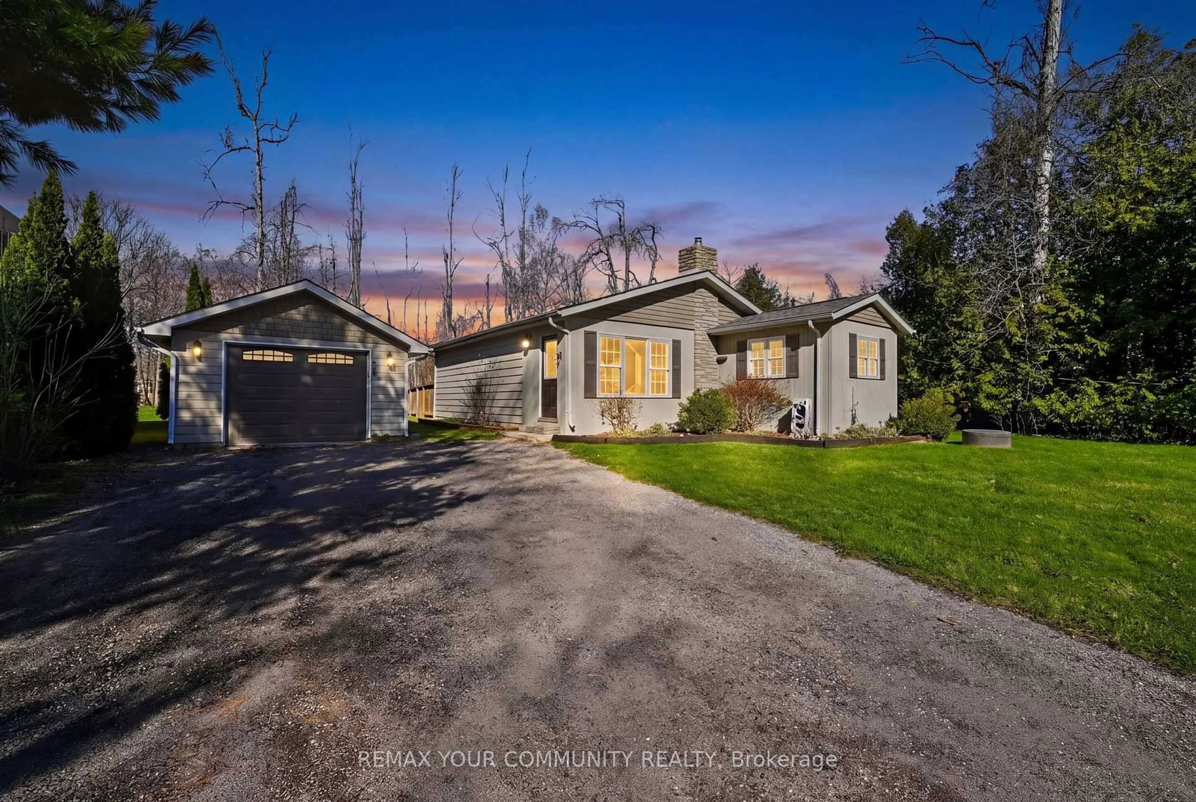 A pic from outside/outdoor area/front of a property/back of a property/a pic from drone, street for 3816 30th Sdrd, Innisfil Ontario L9S 2Y4