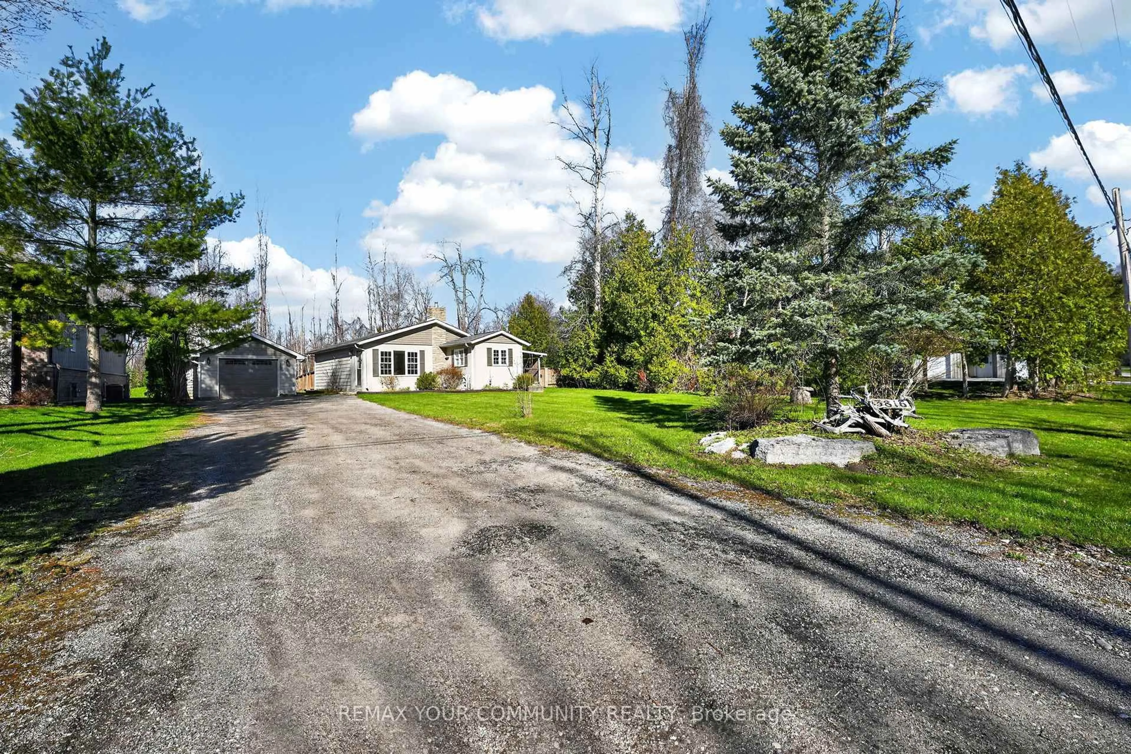 A pic from outside/outdoor area/front of a property/back of a property/a pic from drone, street for 3816 30th Sdrd, Innisfil Ontario L9S 2Y4