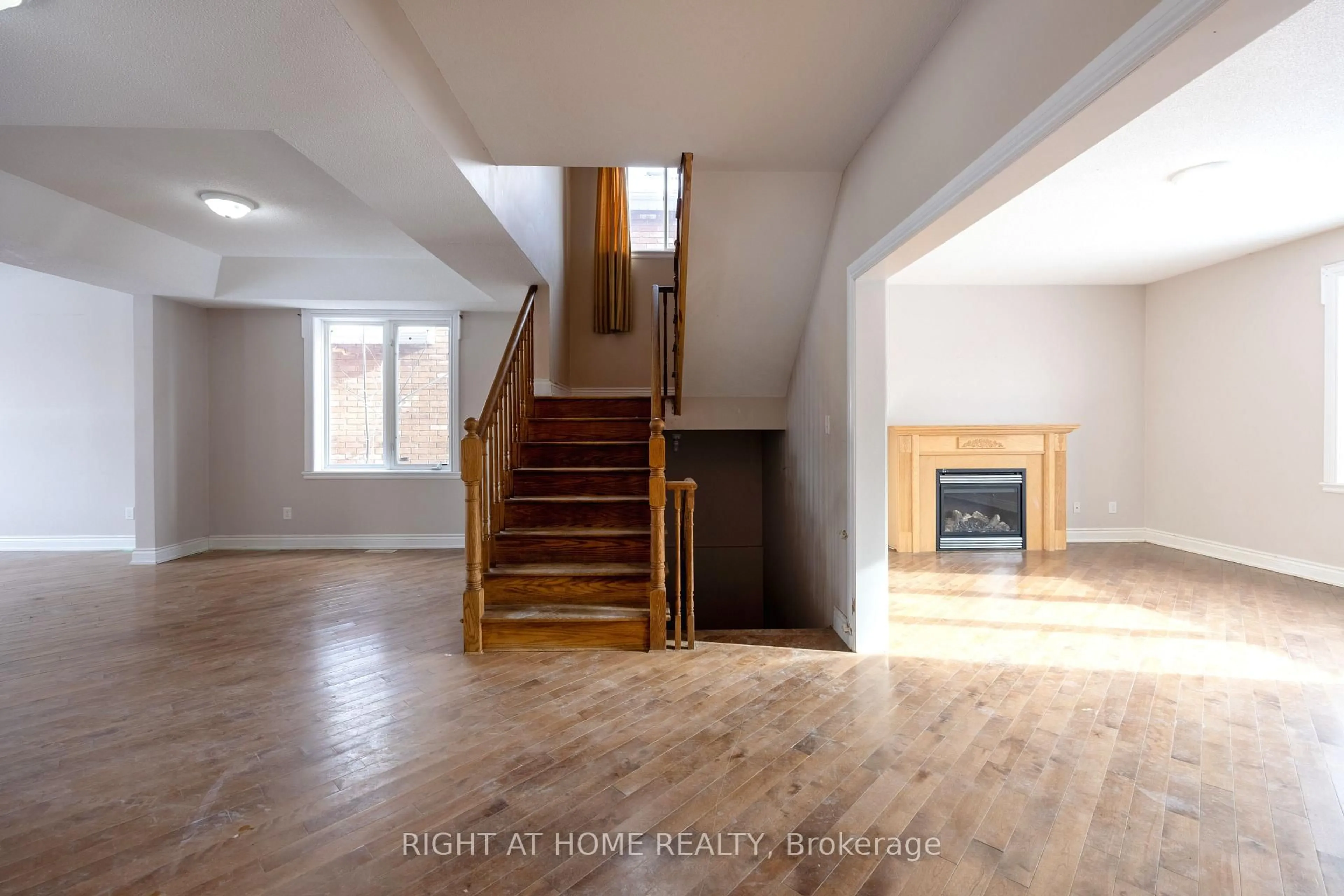 Unknown for 1215 Lowrie St, Innisfil Ontario L9S 0E5