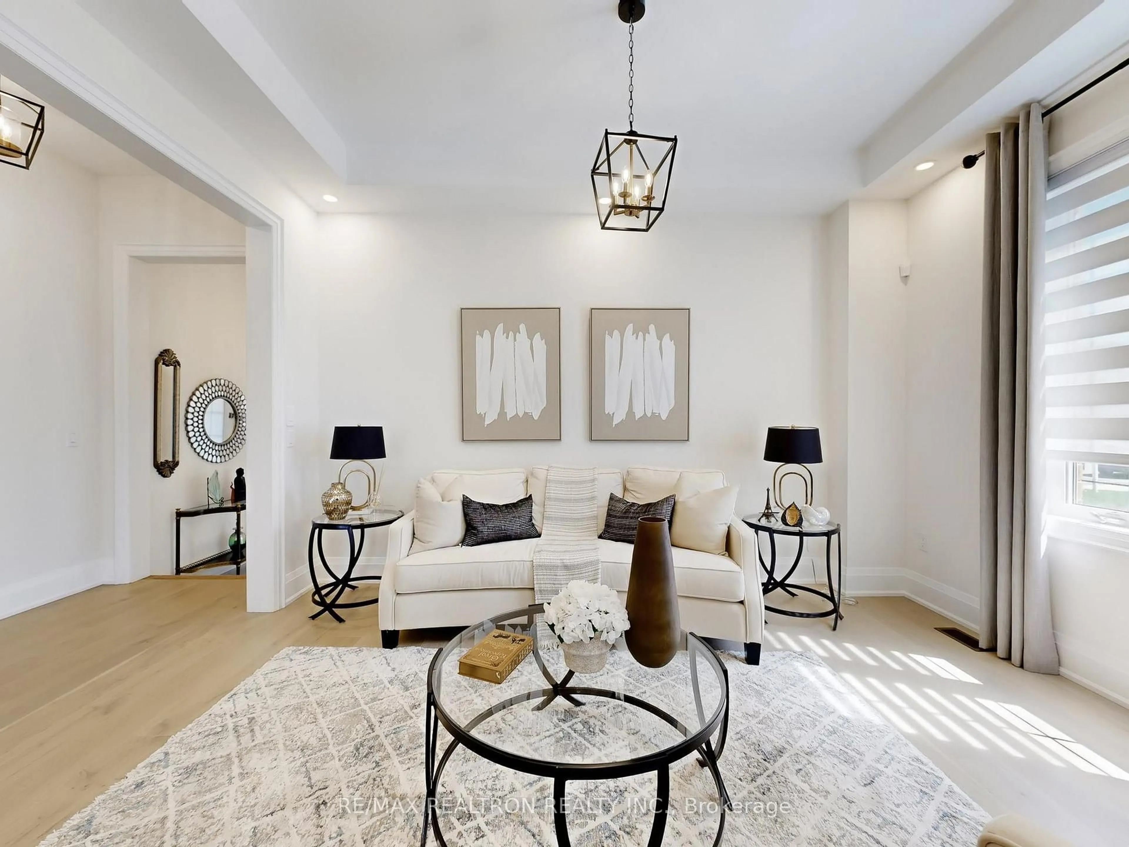 Living room with furniture, unknown for 72 Carriage Shop Bend, East Gwillimbury Ontario L9N 0Y5