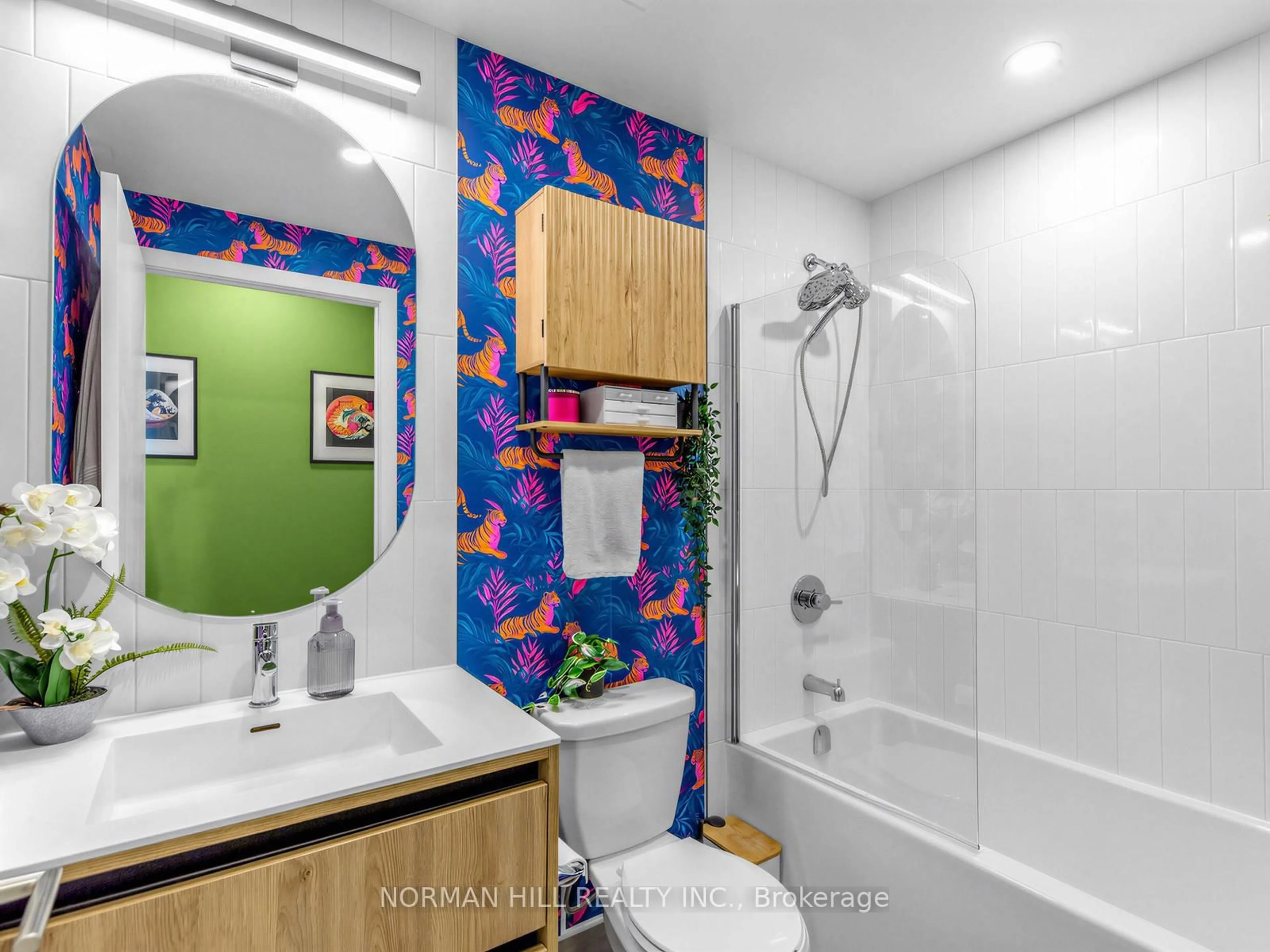 Standard bathroom, ceramic/tile floor for 7950 Bathurst St #701, Vaughan Ontario L4J 0L4