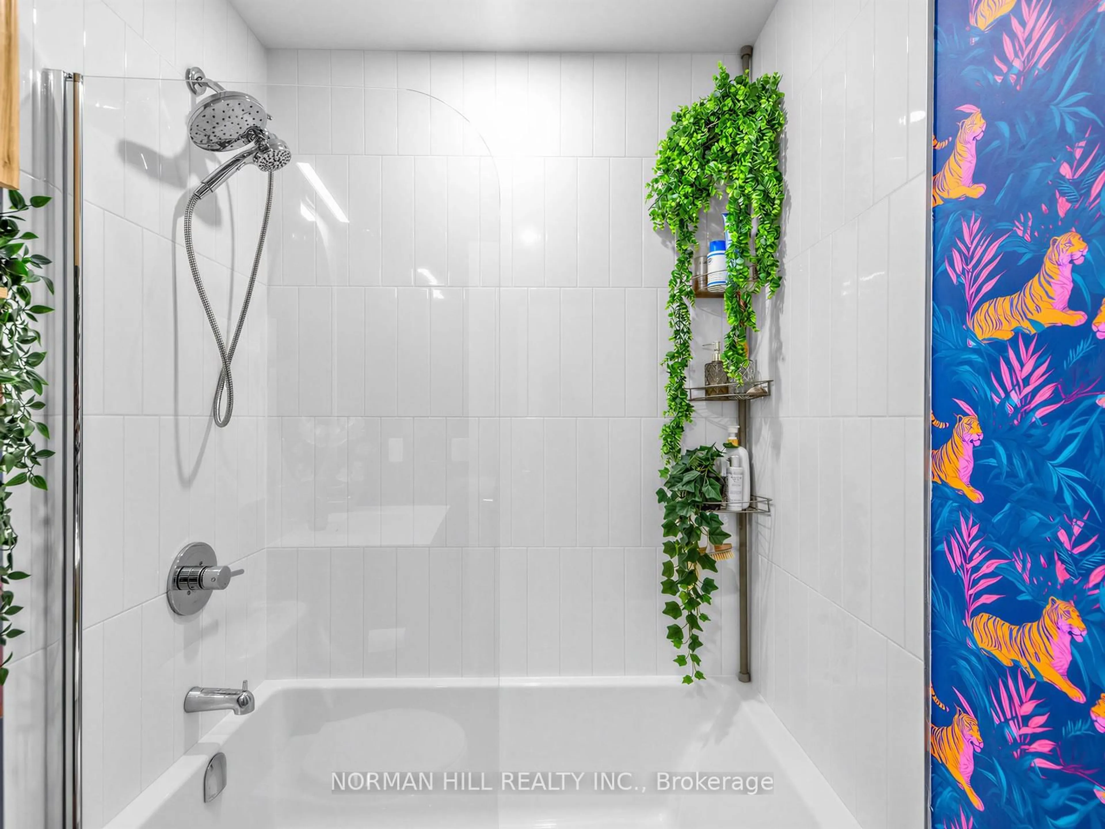Contemporary bathroom, ceramic/tile floor for 7950 Bathurst St #701, Vaughan Ontario L4J 0L4