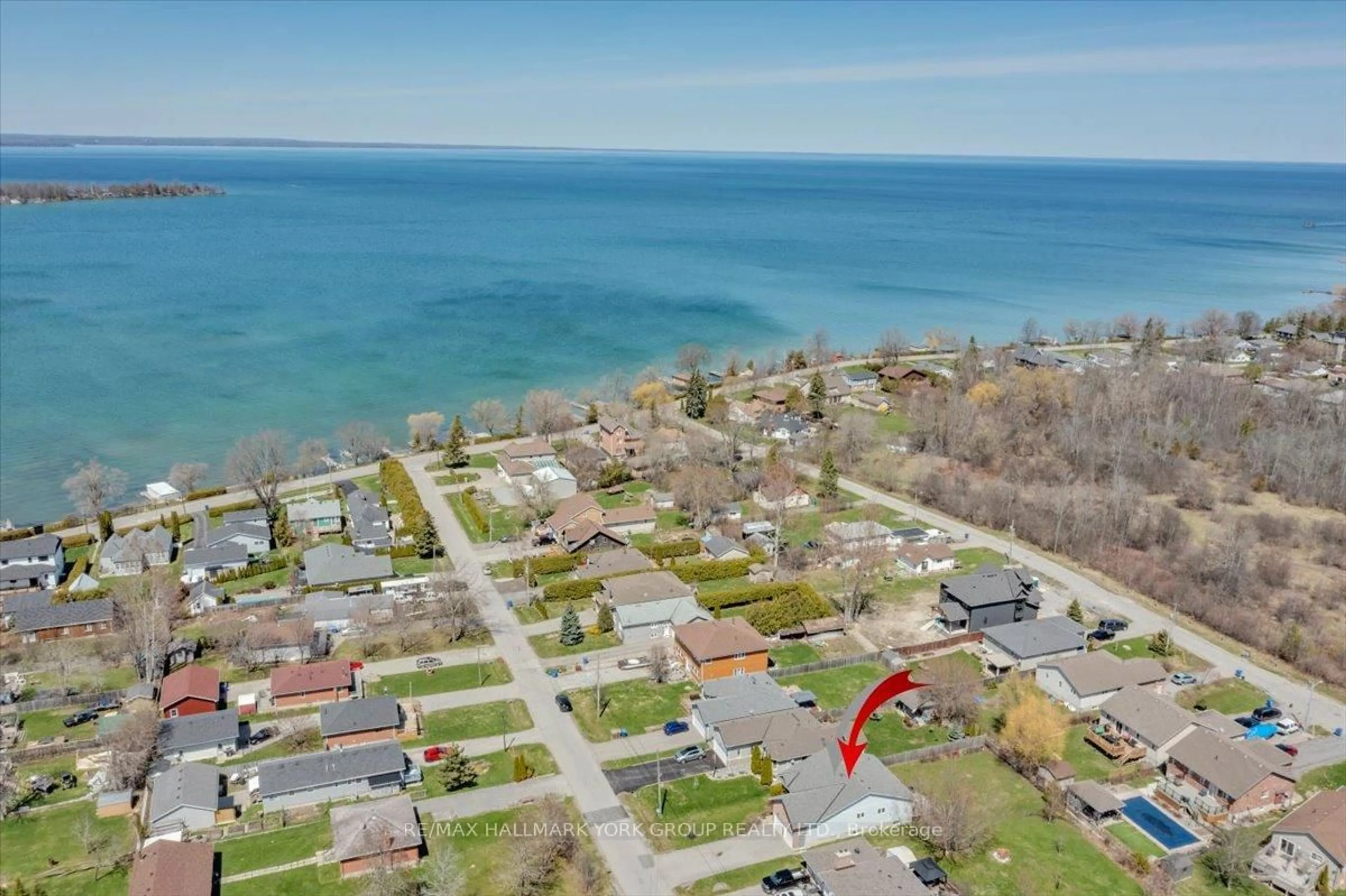 A pic from outside/outdoor area/front of a property/back of a property/a pic from drone, water/lake/river/ocean view for 805 Poplar Ave, Georgina Ontario L4P 3E9