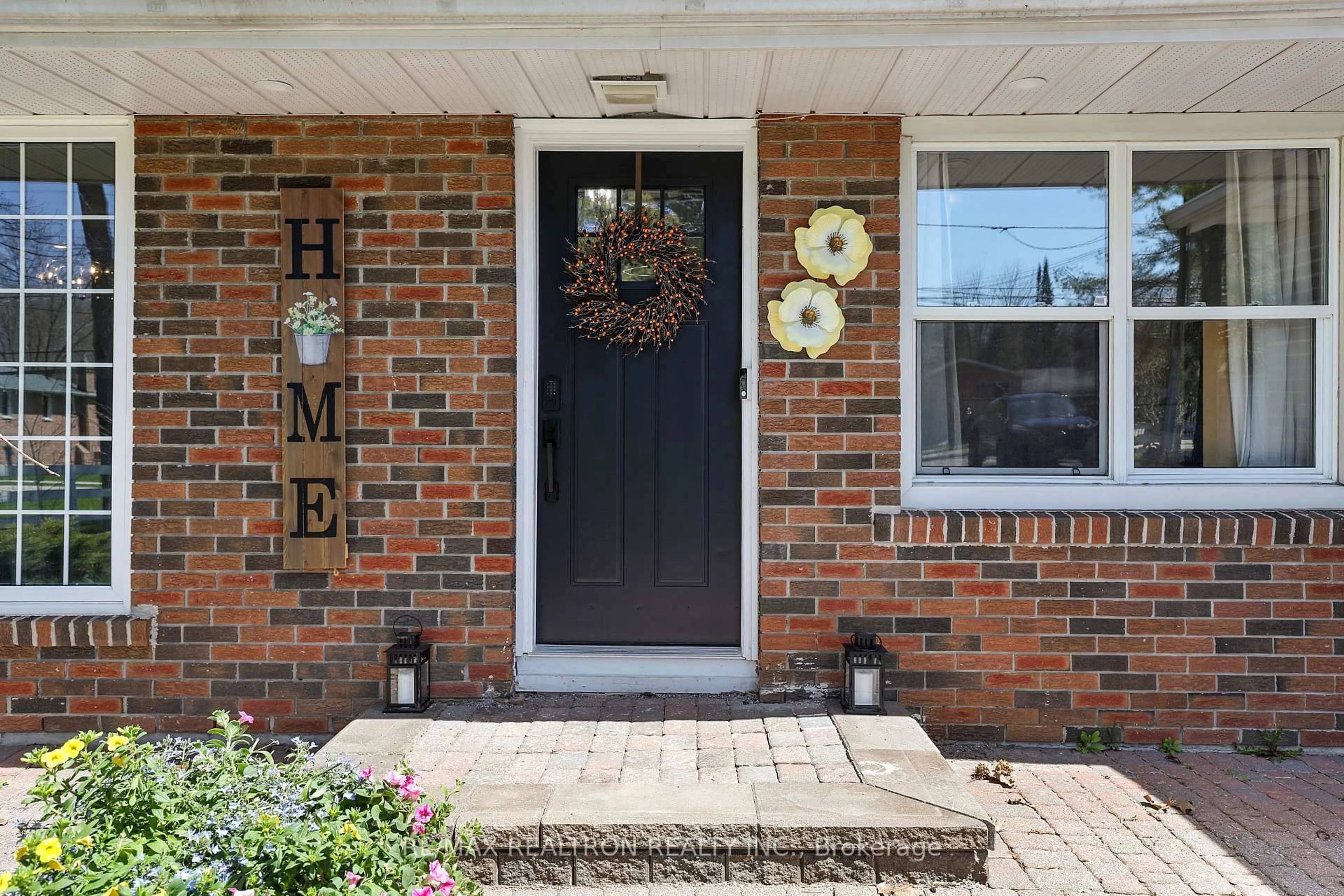 Home with brick exterior material, street for 151 Sand Rd, East Gwillimbury Ontario L9N 1J2