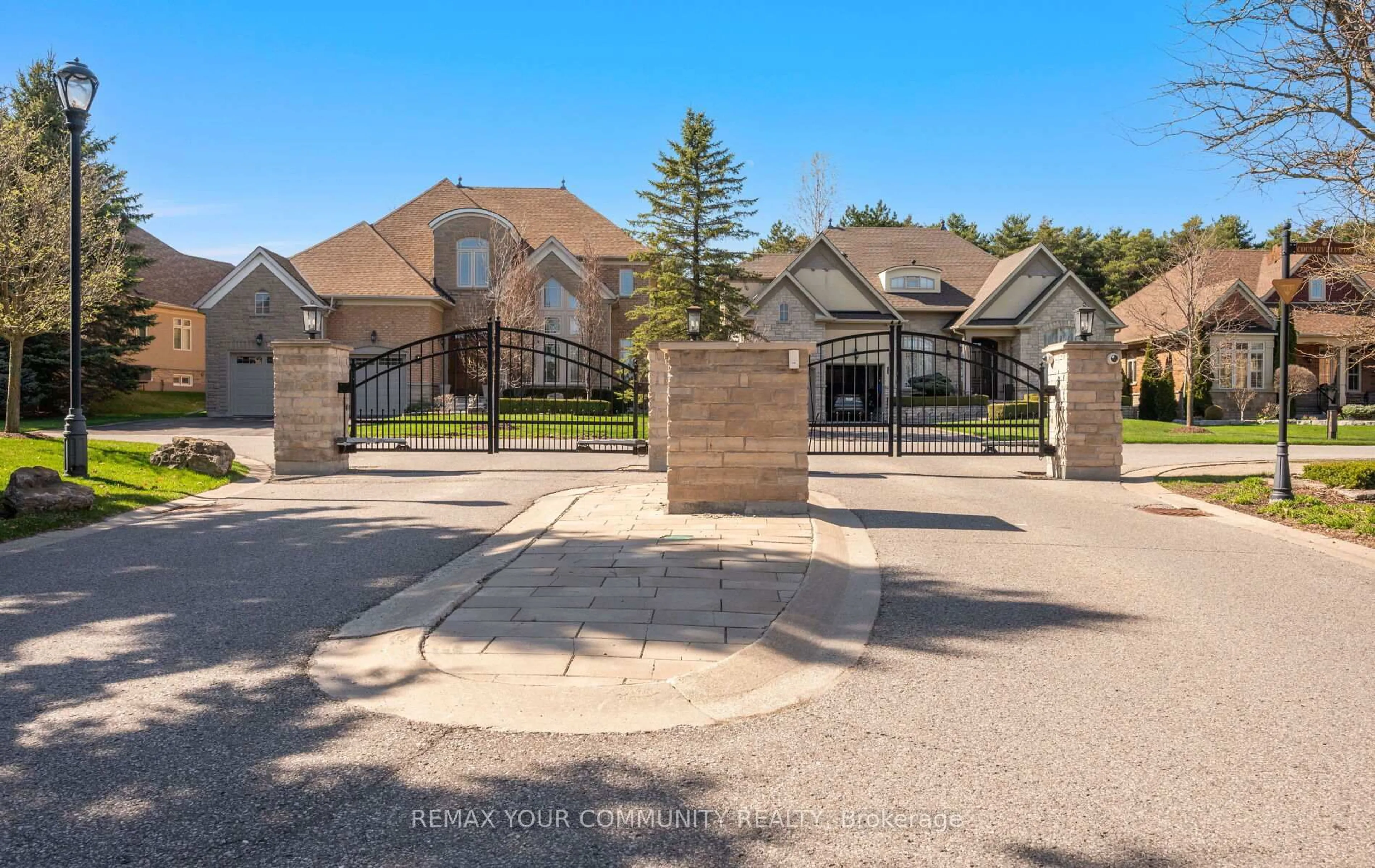 Unknown for 102 Country Club Dr, King Ontario L7B 1M4