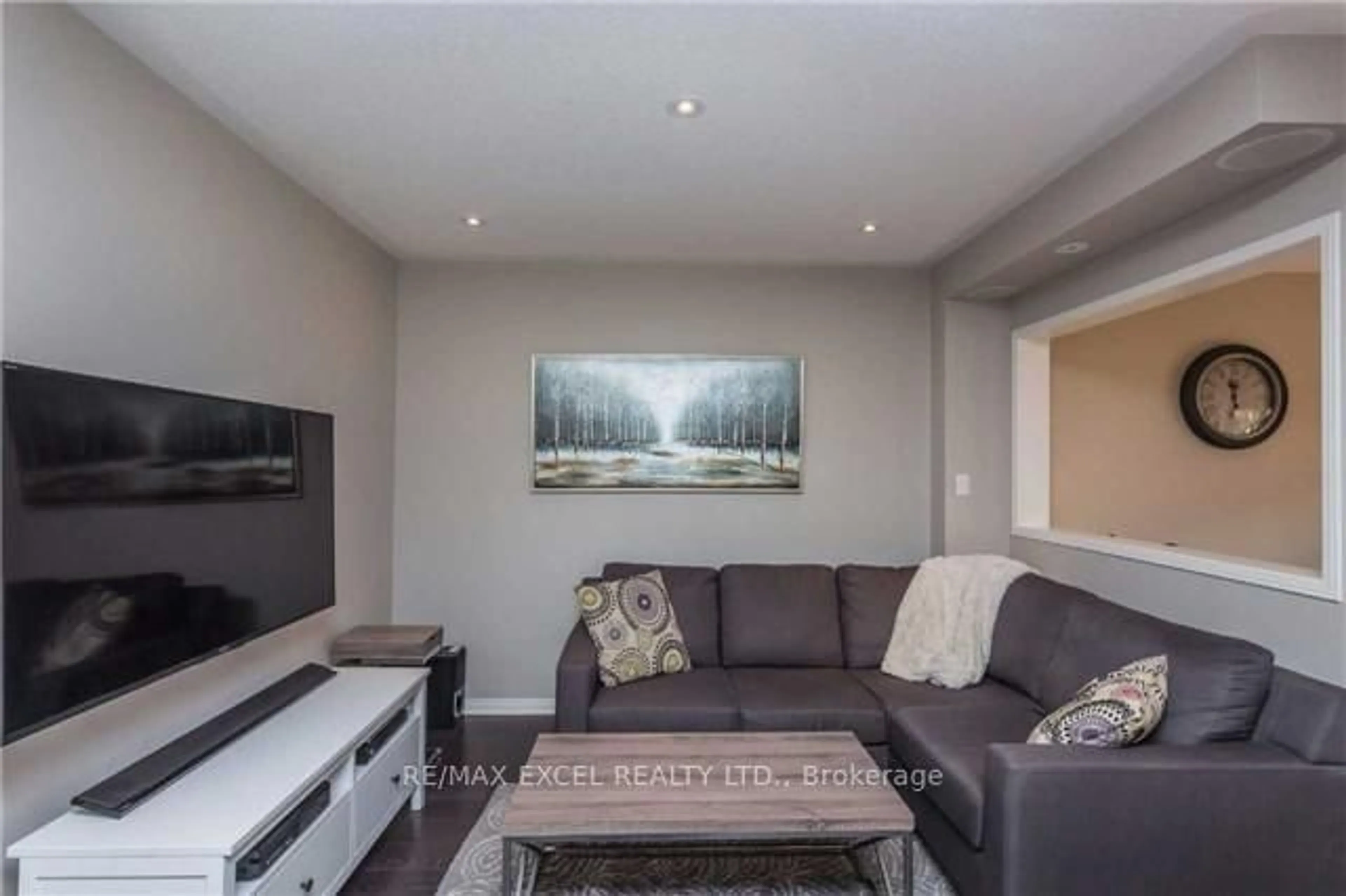 Living room with furniture, unknown for 252 Sandale Rd, Whitchurch-Stouffville Ontario L4A 0Y4
