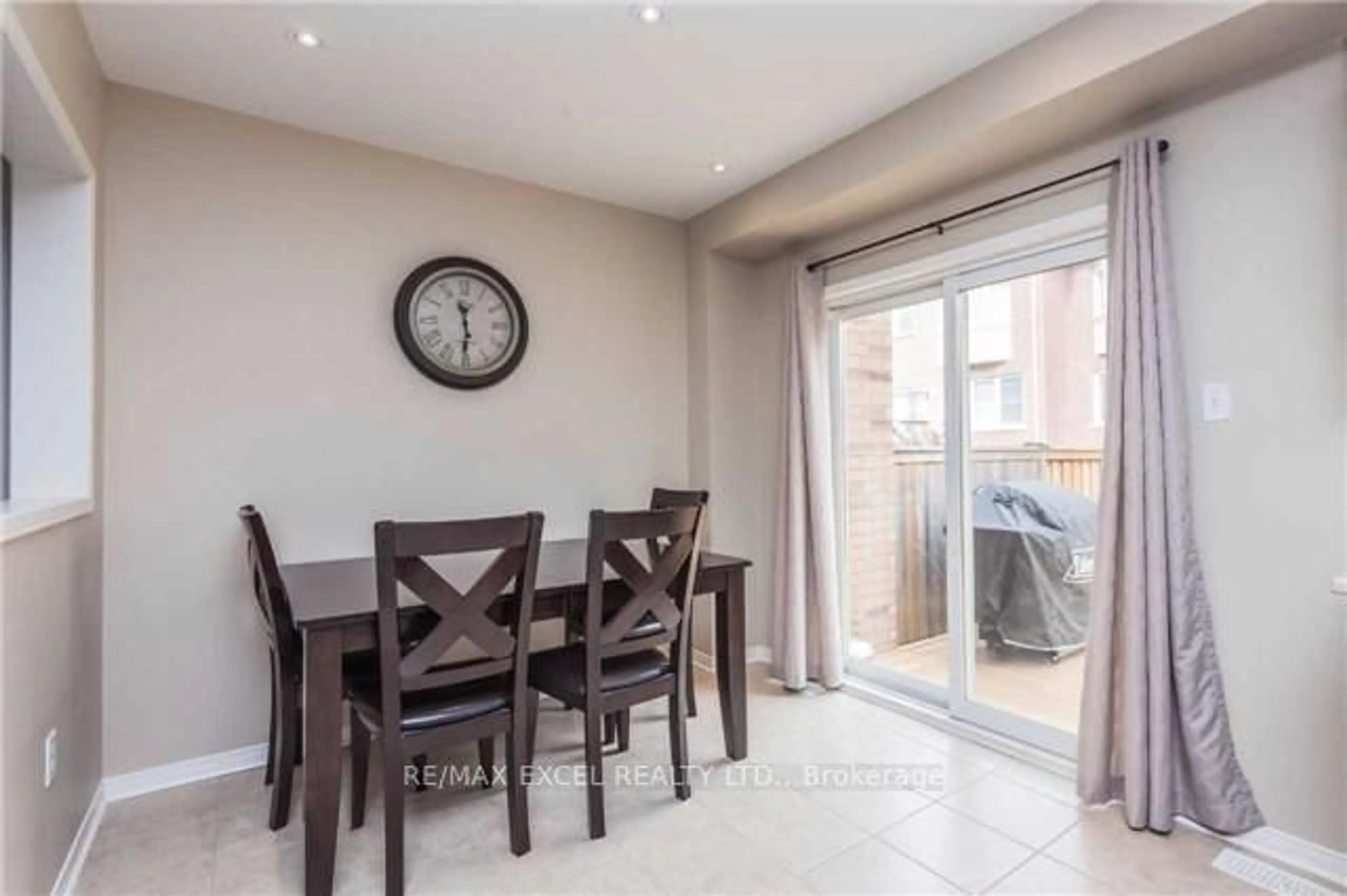 Dining room, unknown for 252 Sandale Rd, Whitchurch-Stouffville Ontario L4A 0Y4