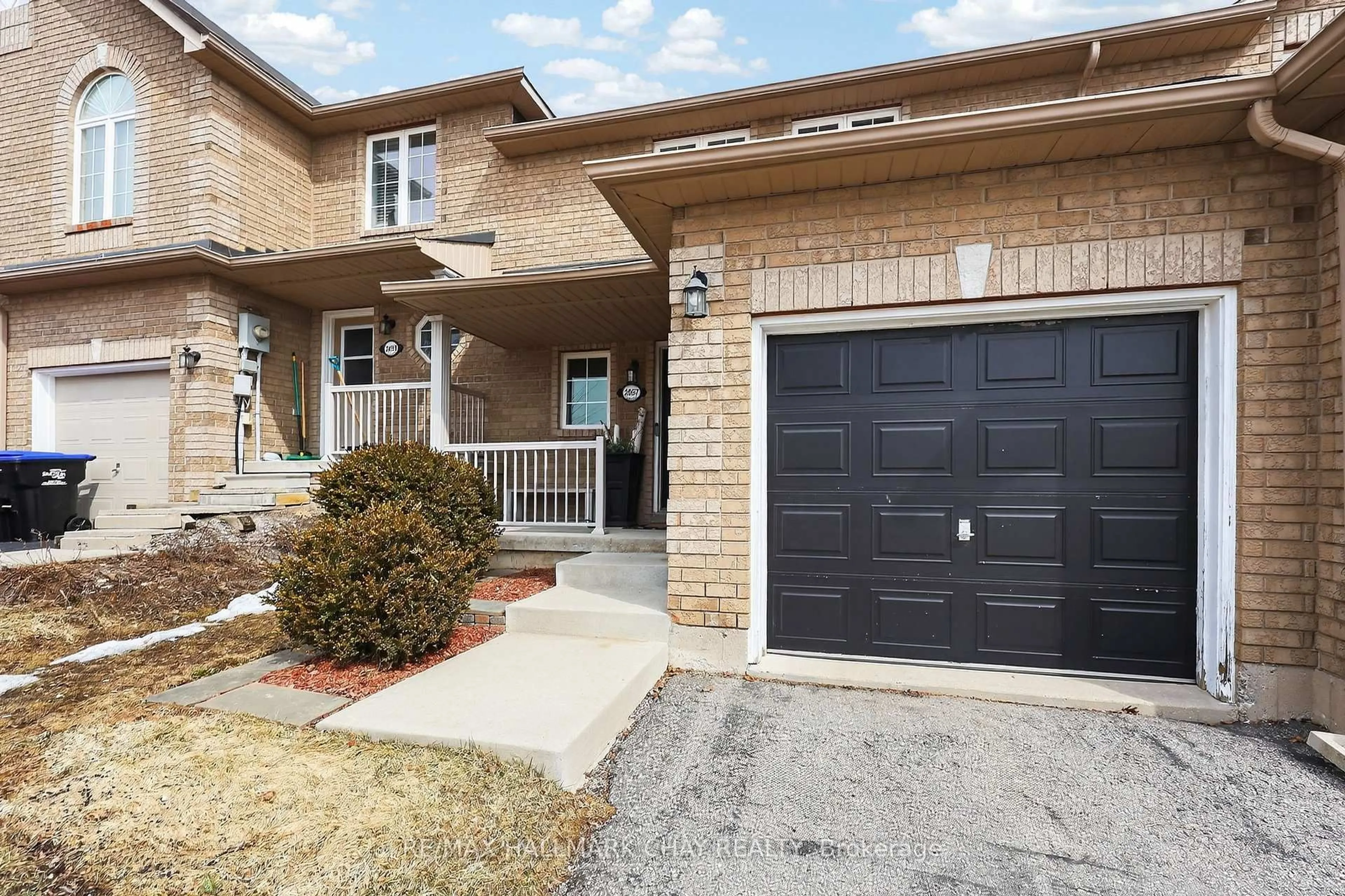 Home with brick exterior material, street for 2057 Osbond Rd, Innisfil Ontario L9S 0B6