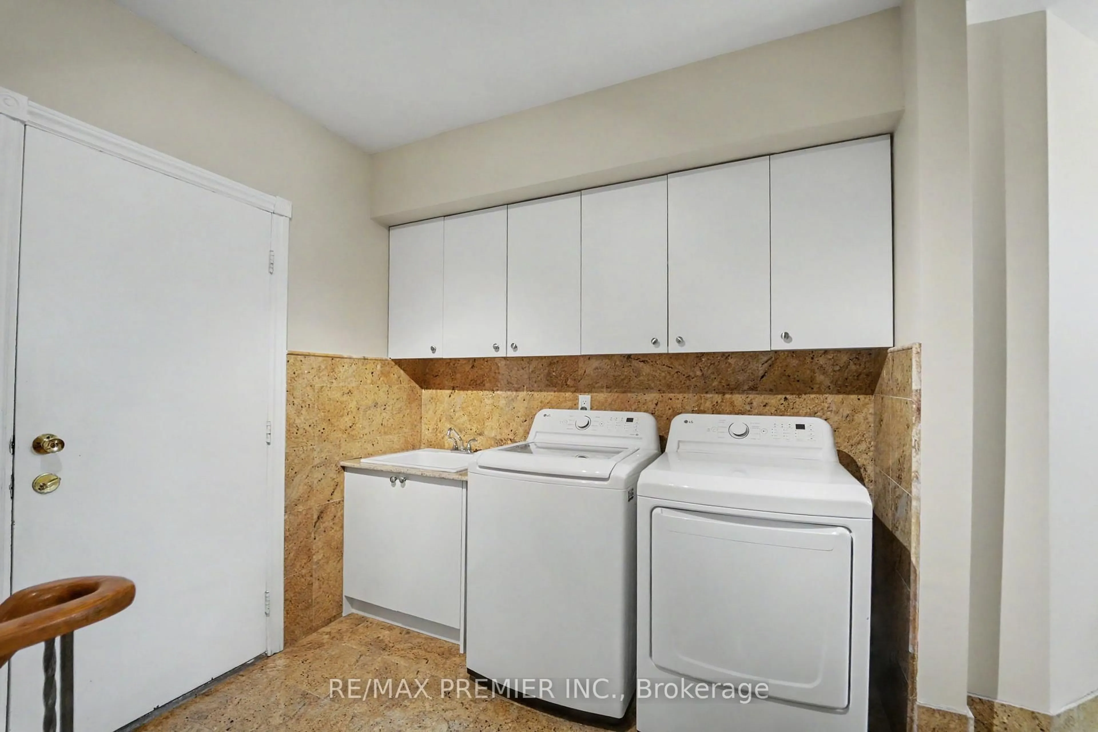 Laundry room for 112 Bourbon St, Vaughan Ontario L4L 6Y9