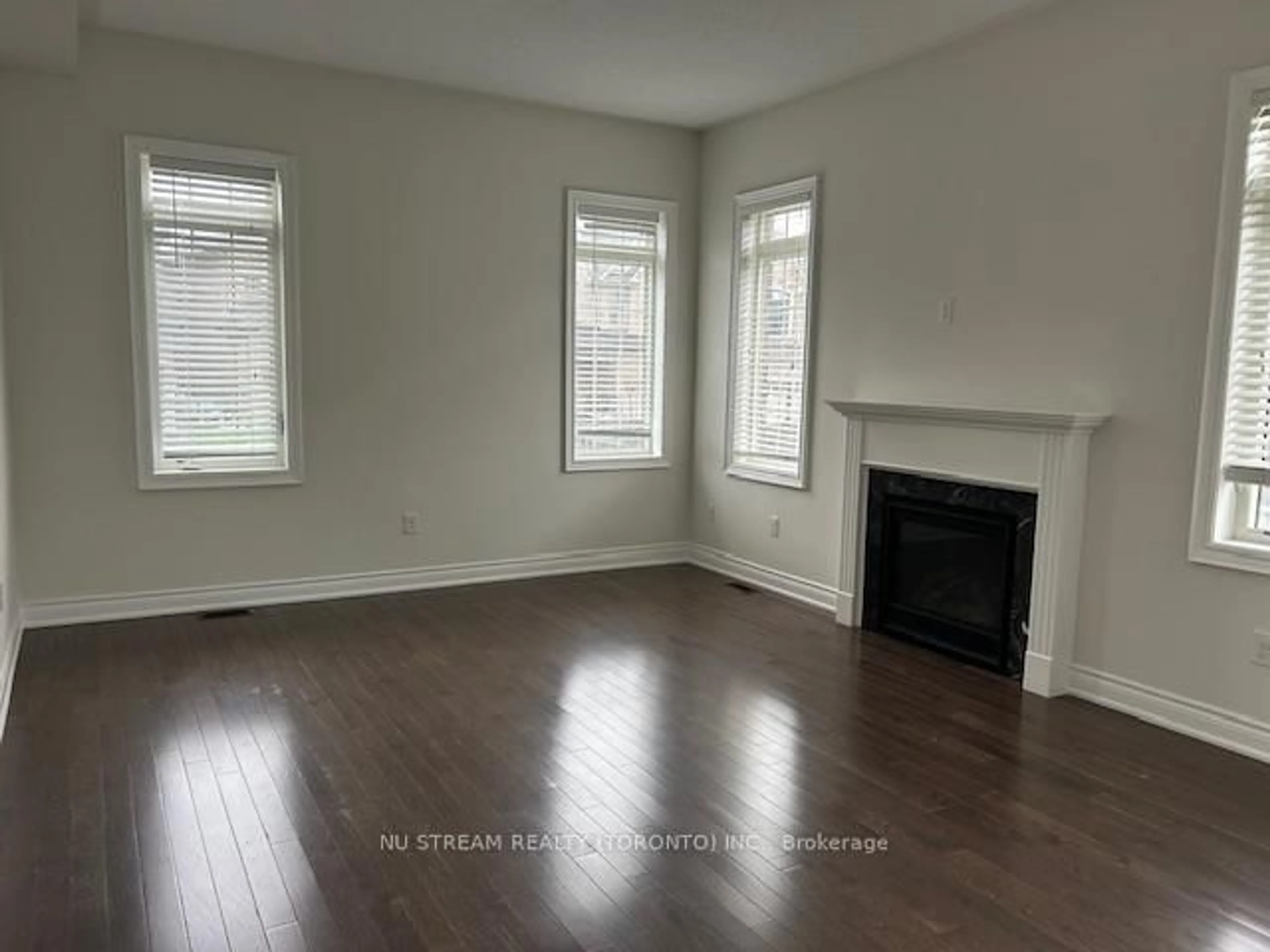 A pic of a room for 30 Baleberry Cres, East Gwillimbury Ontario L9N 0P2