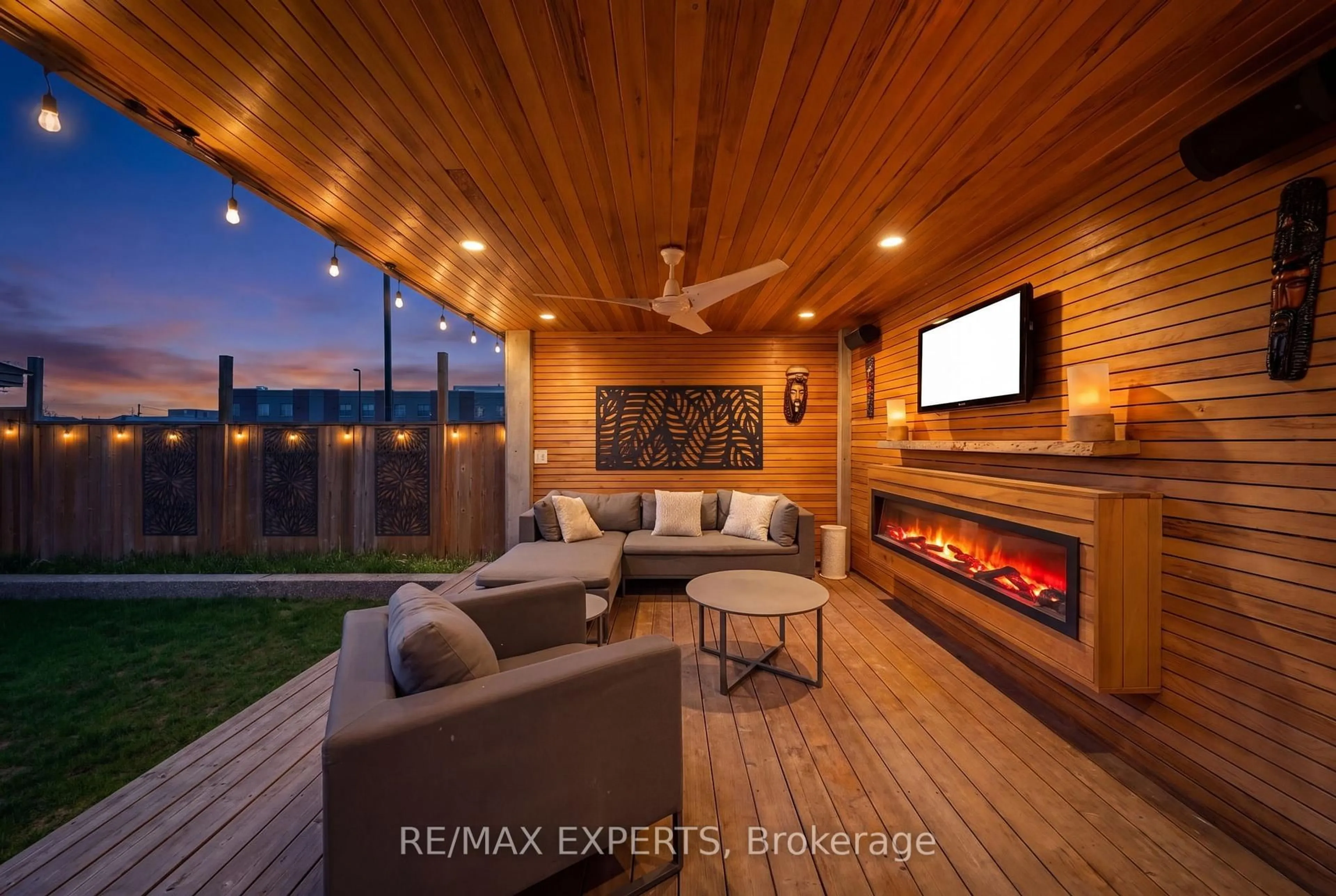 Patio, street for 8 Ferdinand Ave, Vaughan Ontario L6A 2Z2