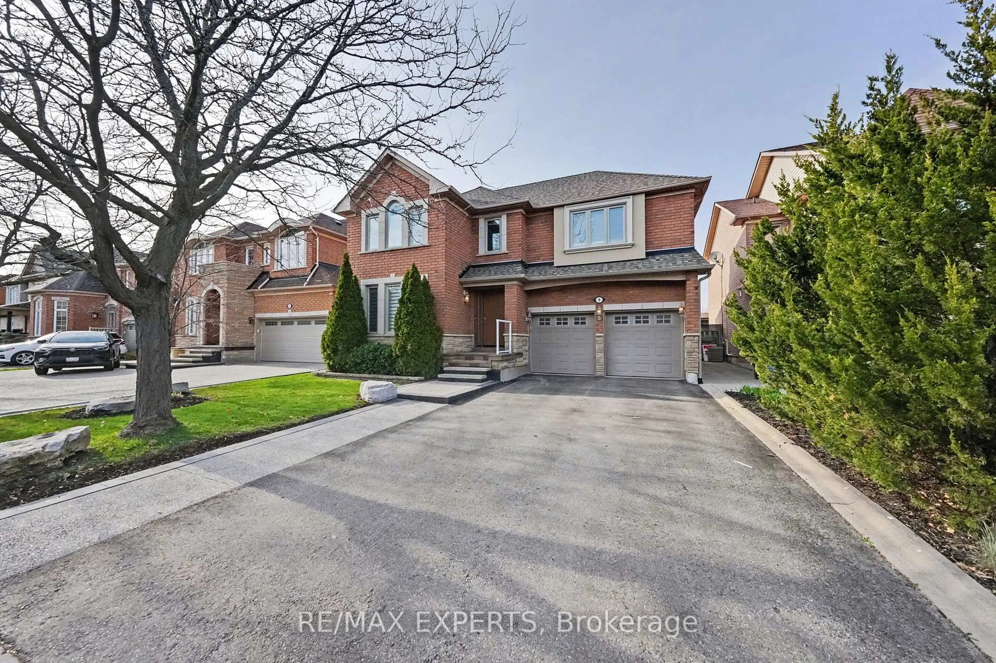 Home with brick exterior material, street for 8 Ferdinand Ave, Vaughan Ontario L6A 2Z2