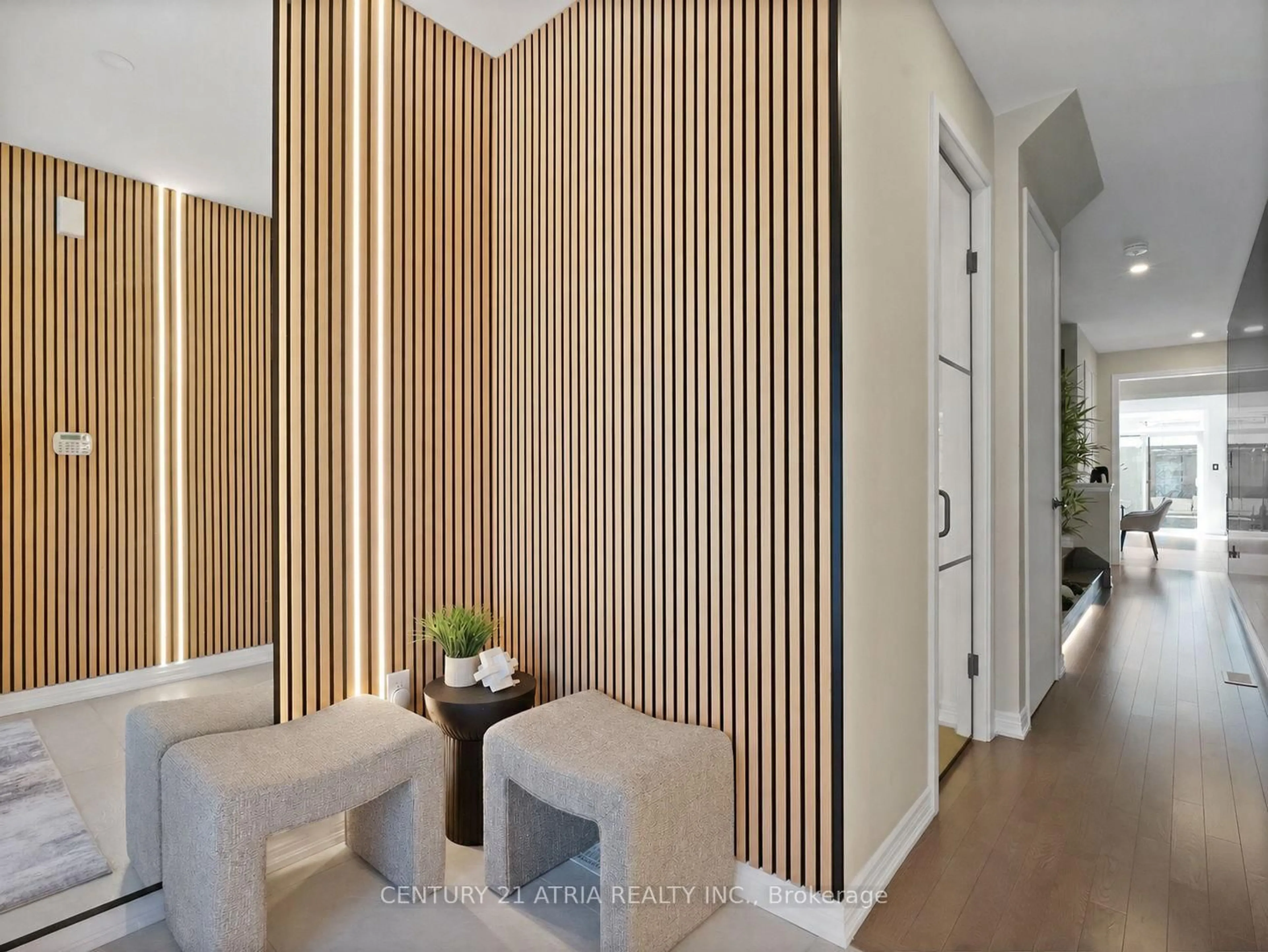 Indoor entryway for 19 Boiton St, Richmond Hill Ontario L4S 0J2