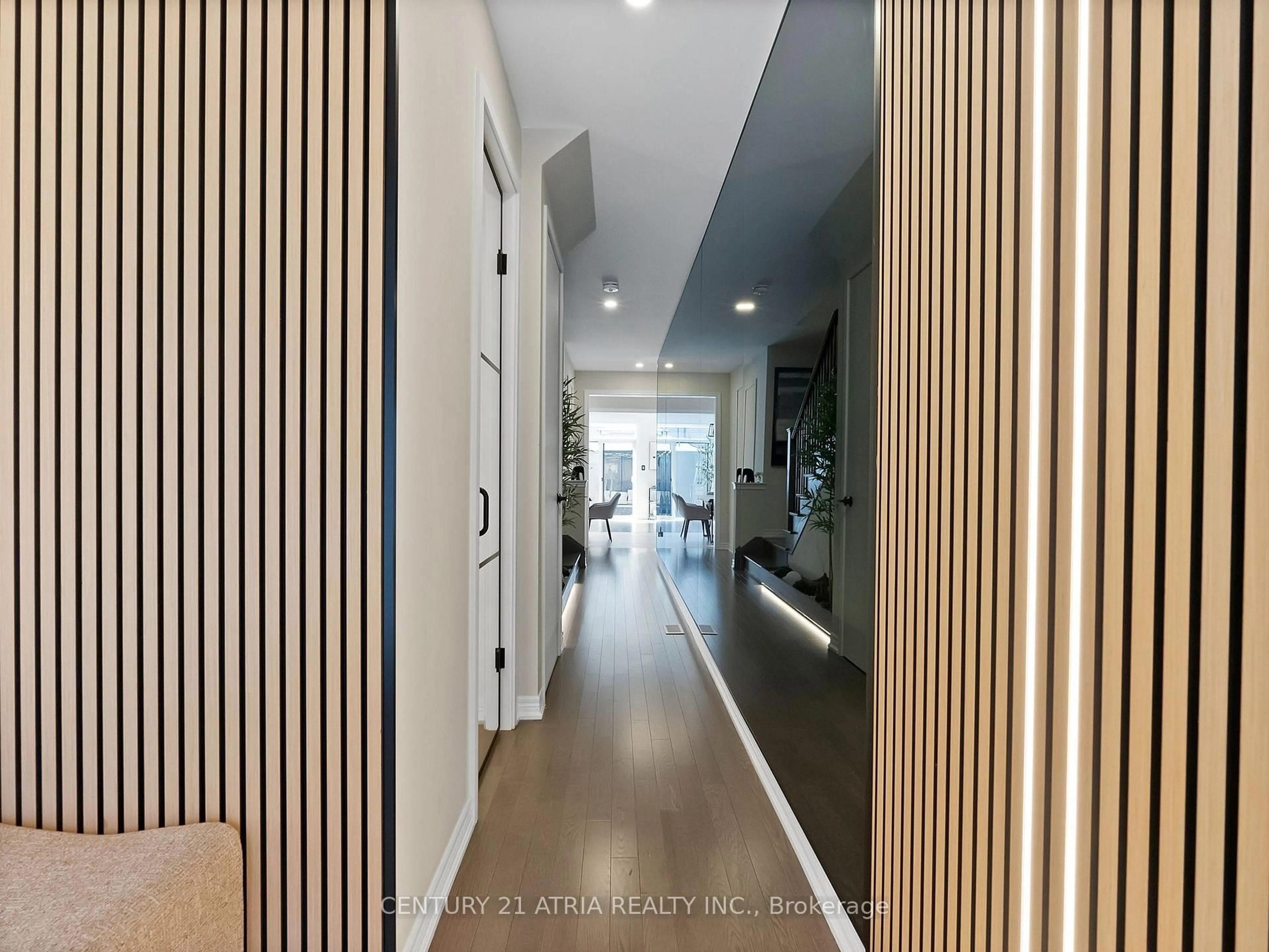 Indoor foyer for 19 Boiton St, Richmond Hill Ontario L4S 0J2