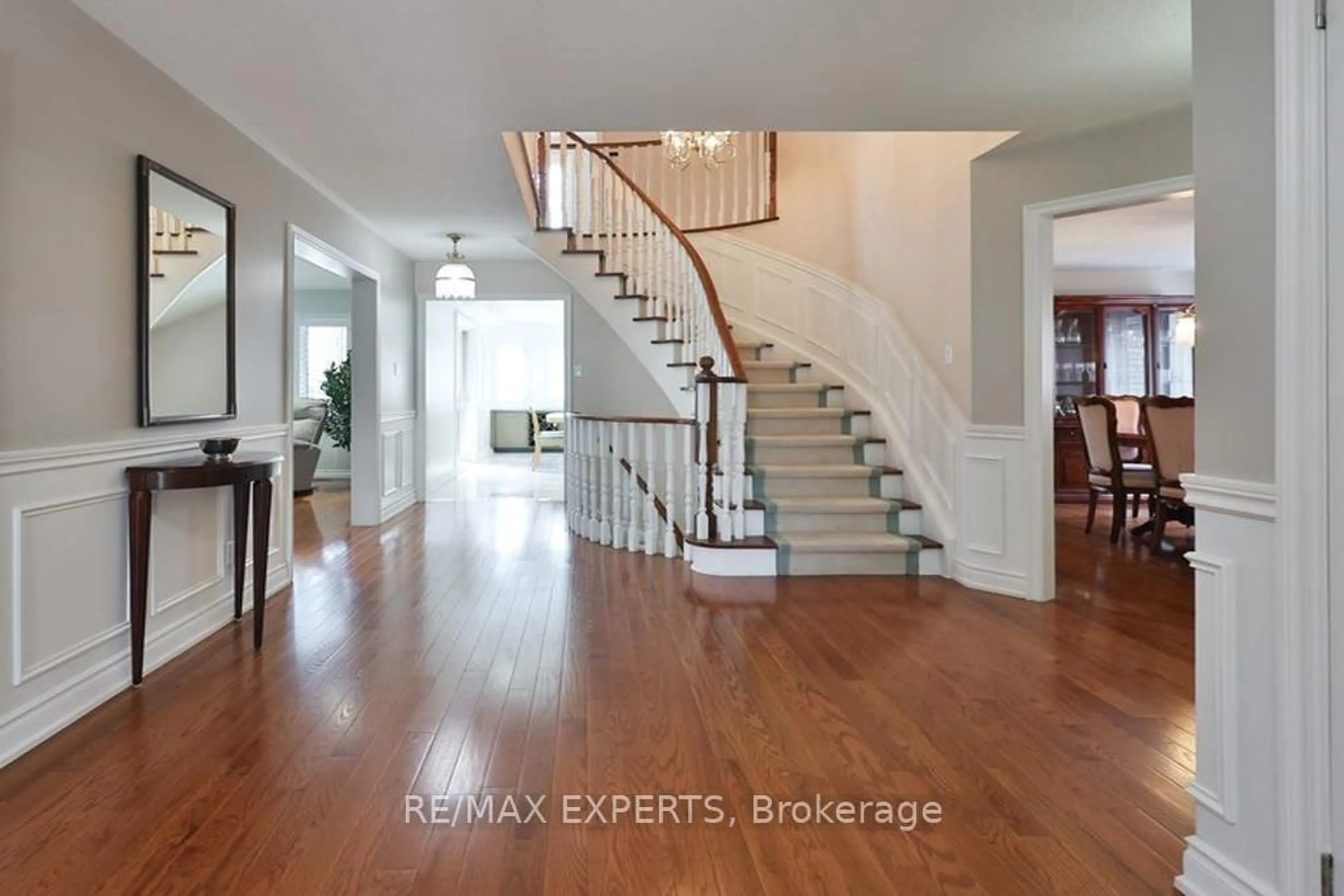 Indoor entryway for 51 Bloomingdale Lane, Vaughan Ontario L4L 6X8