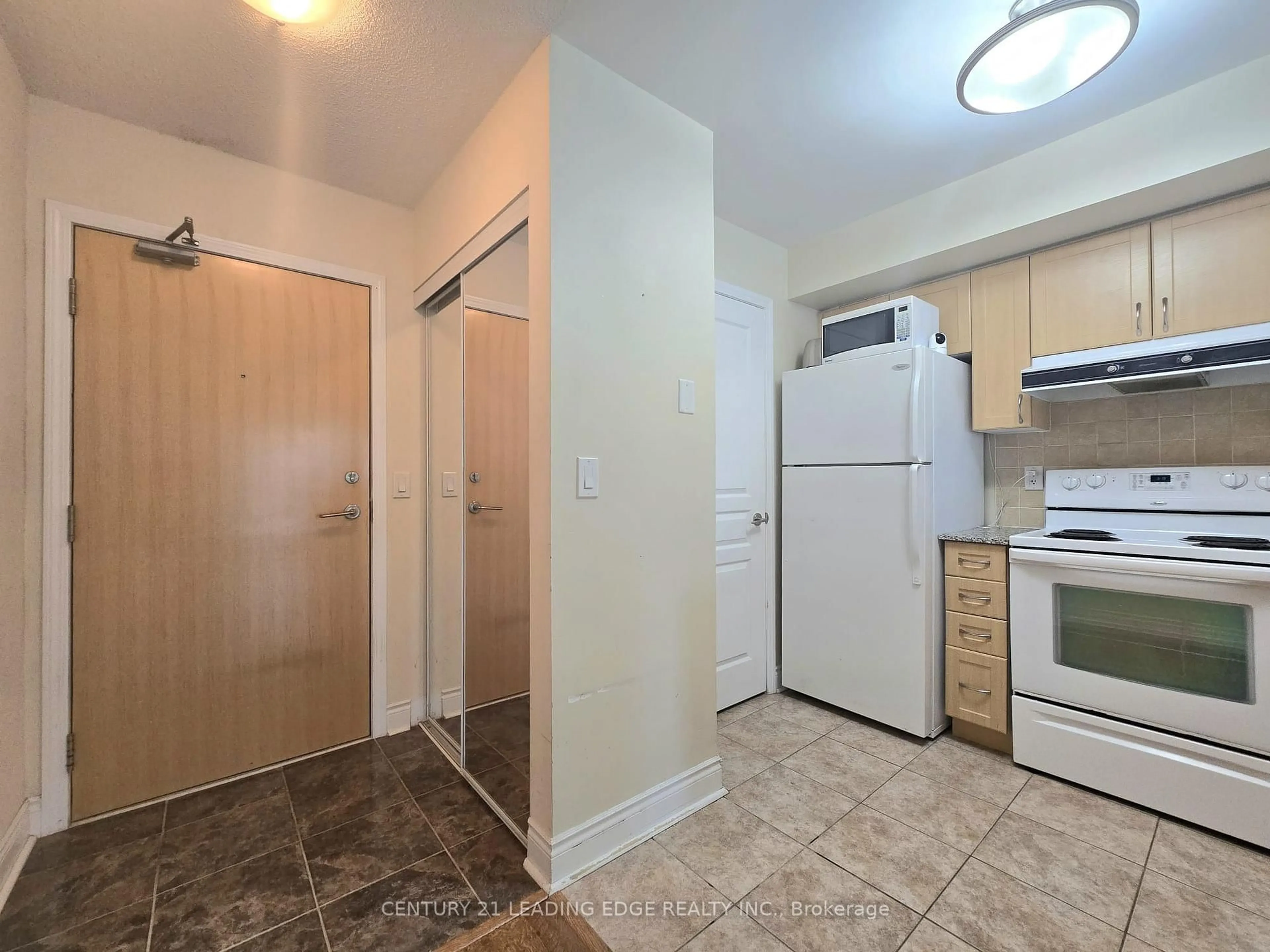 Standard kitchen, unknown for 55 South Town Centre Blvd #810, Markham Ontario L6G 0B3