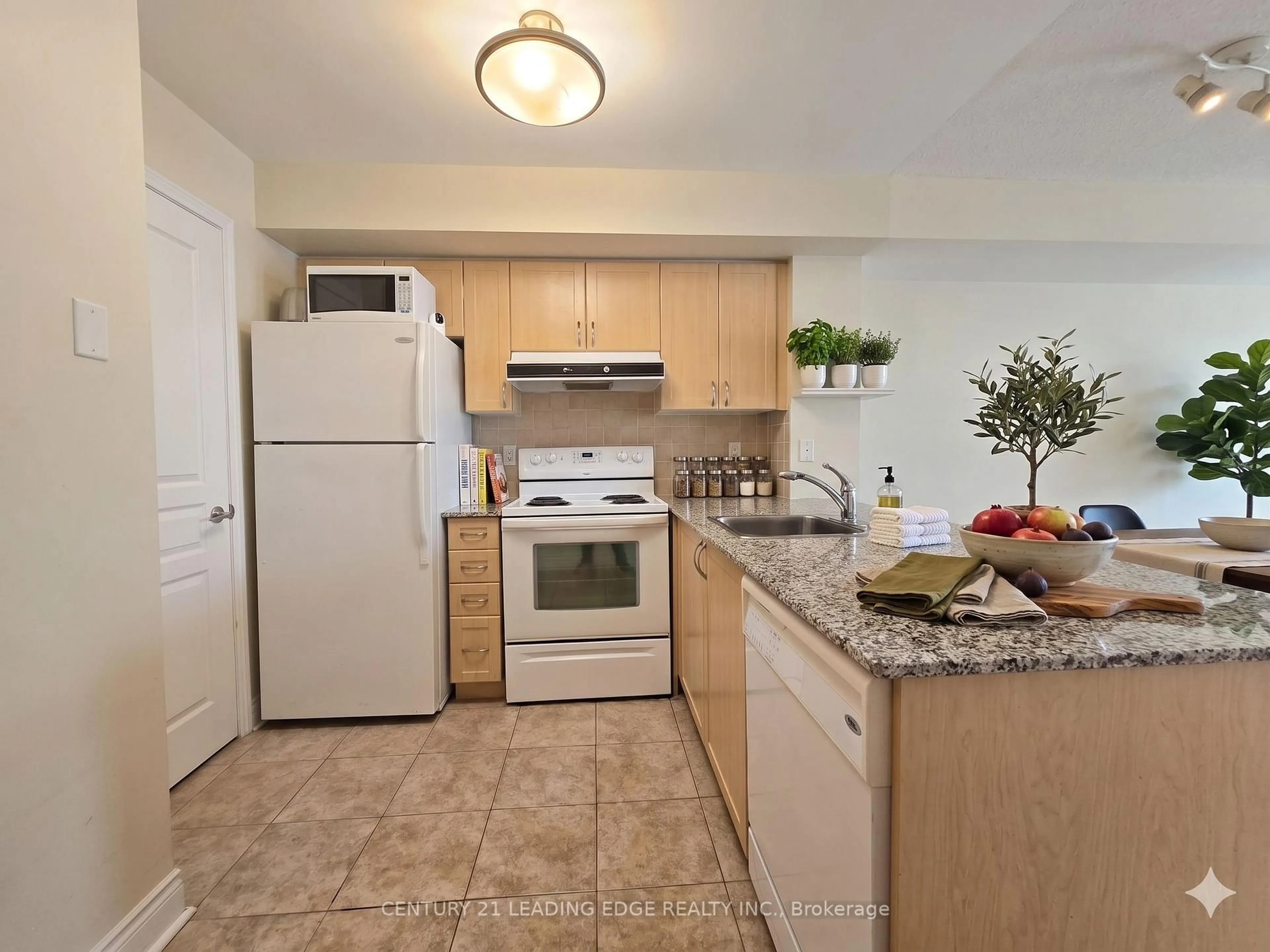 Standard kitchen, unknown for 55 South Town Centre Blvd #810, Markham Ontario L6G 0B3