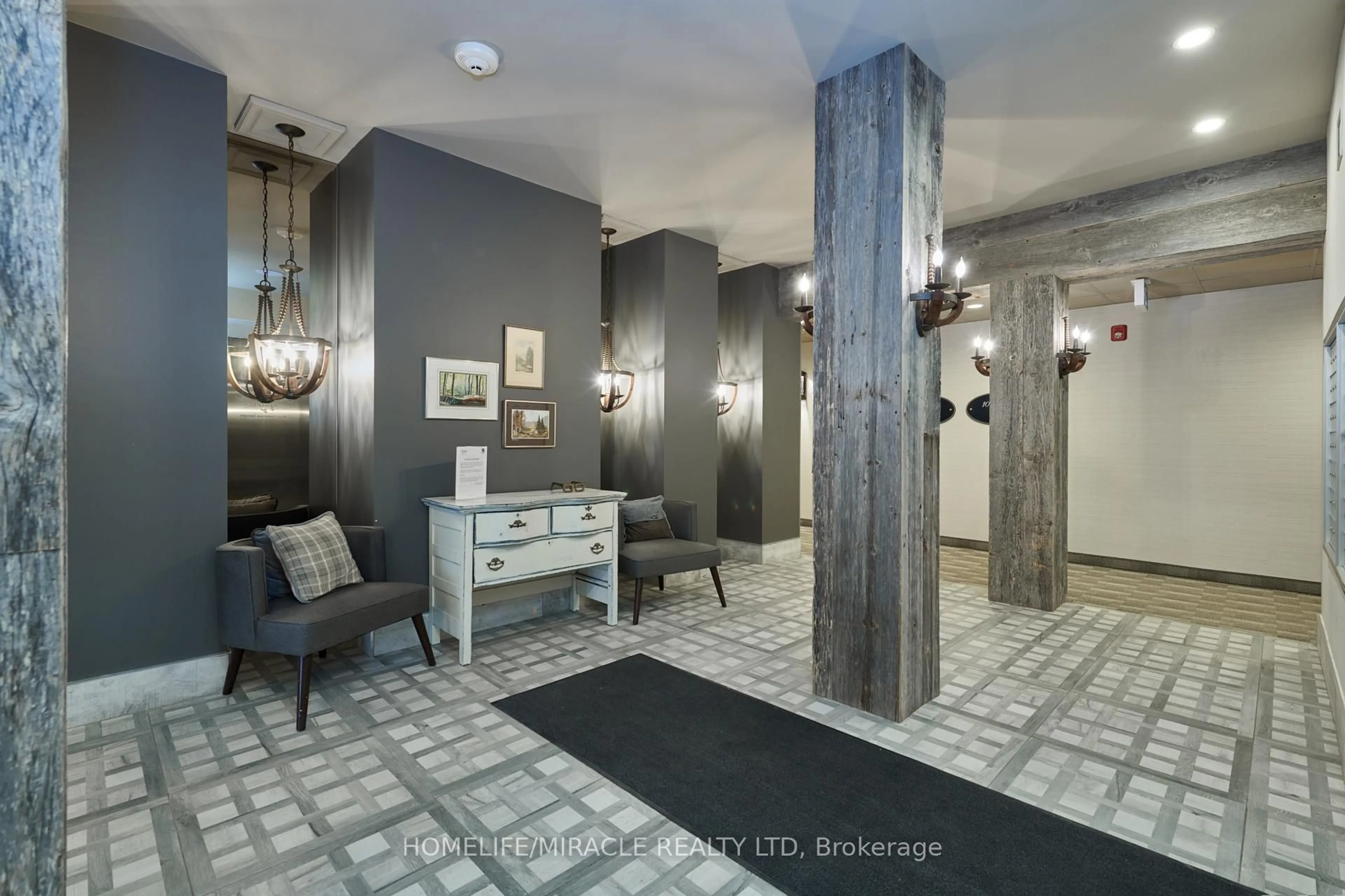 Indoor foyer for 161 Wellington St #304, New Tecumseth Ontario L9R 0R8