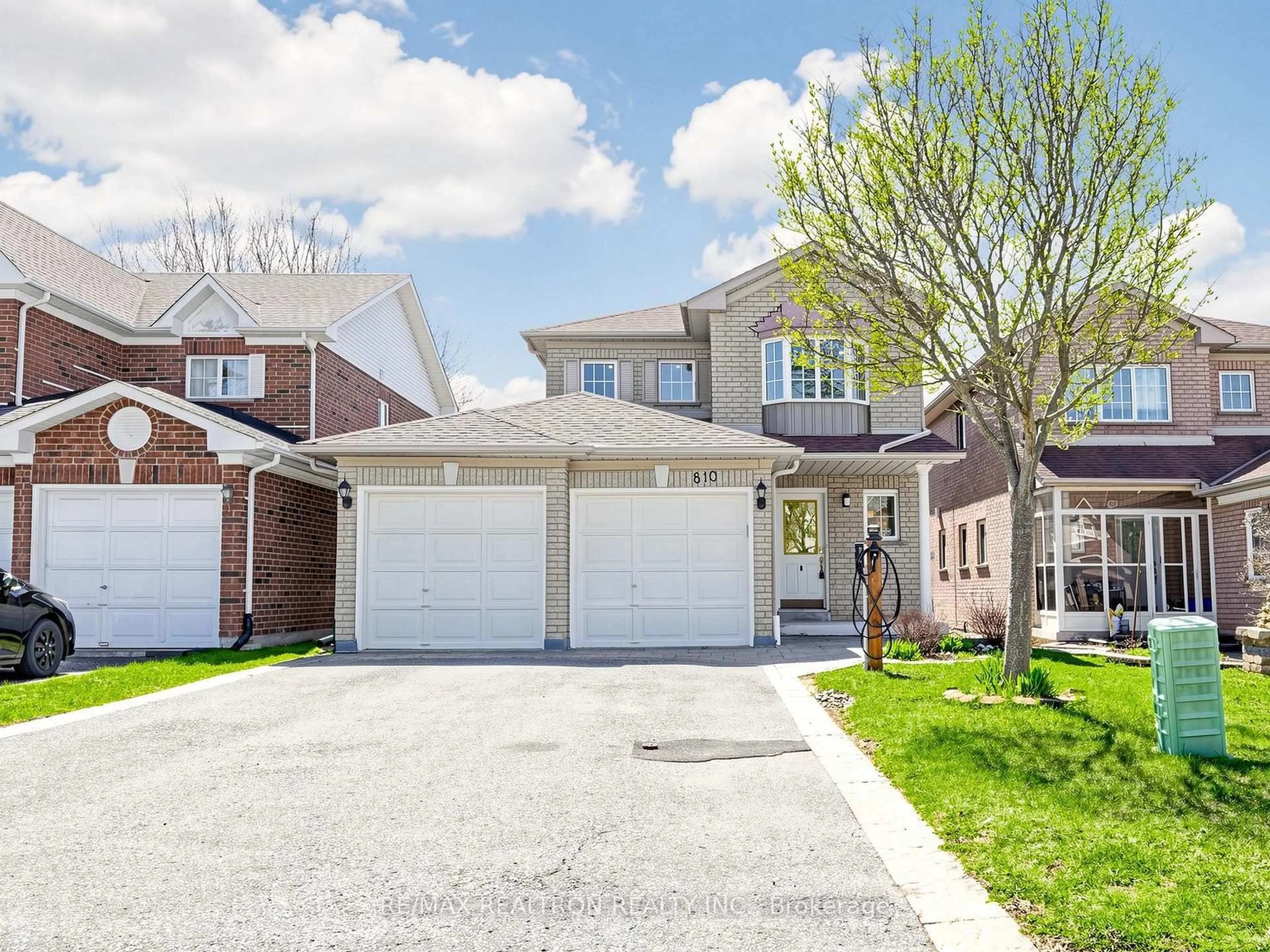 Home with brick exterior material, street for 810 Stonehaven Ave, Newmarket Ontario L3X 2G2