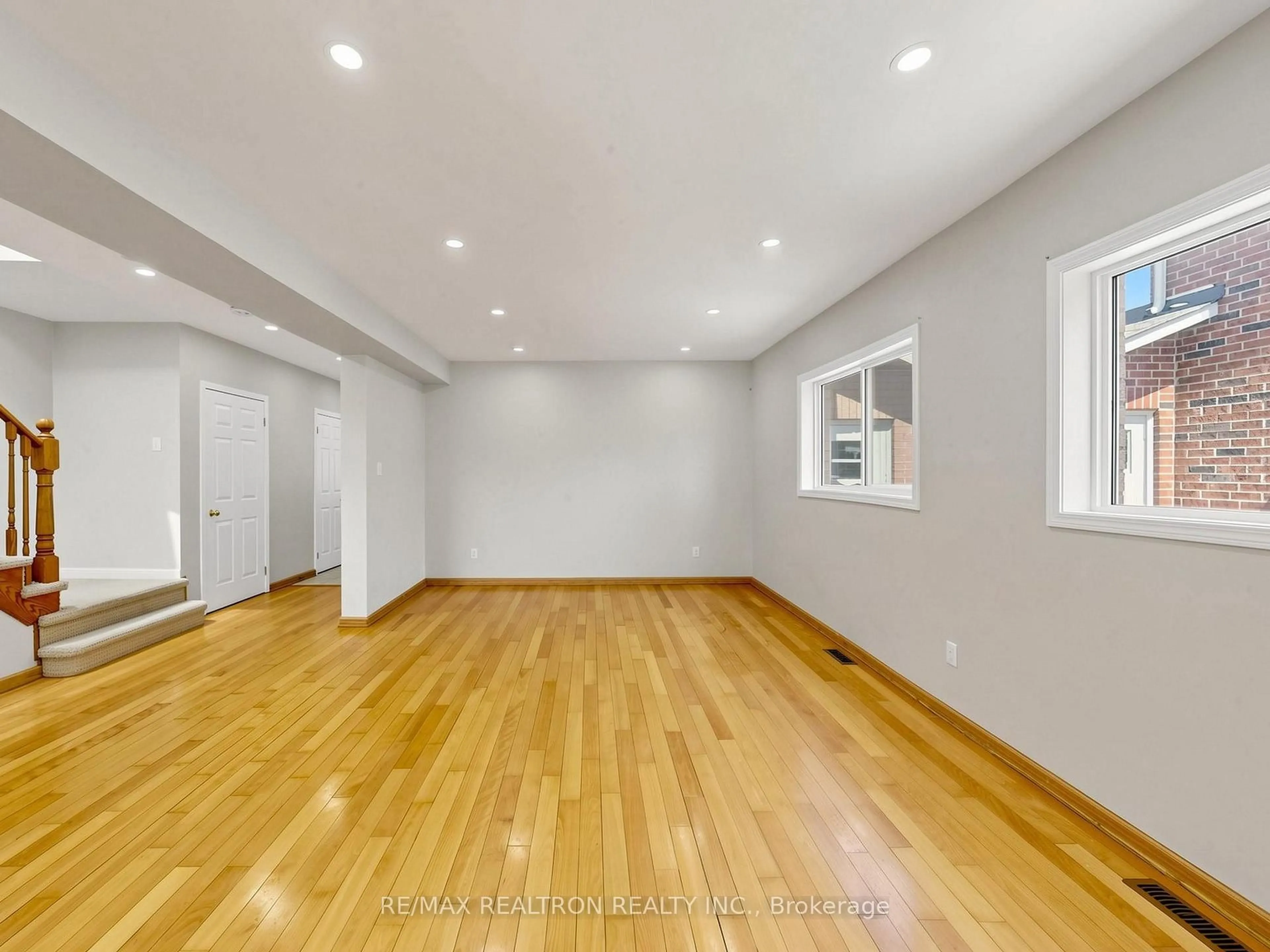 A pic of a room for 810 Stonehaven Ave, Newmarket Ontario L3X 2G2