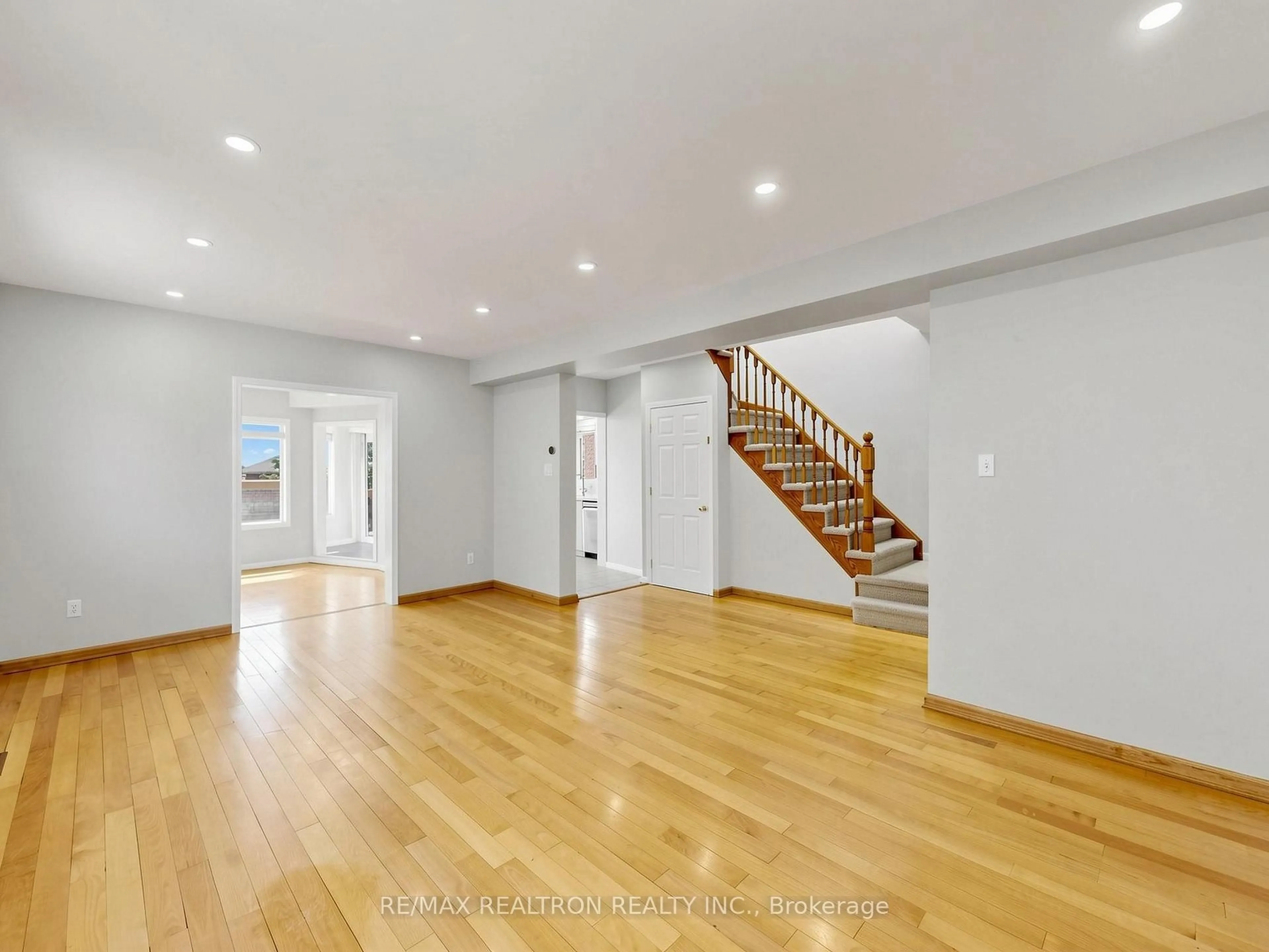 Unknown for 810 Stonehaven Ave, Newmarket Ontario L3X 2G2