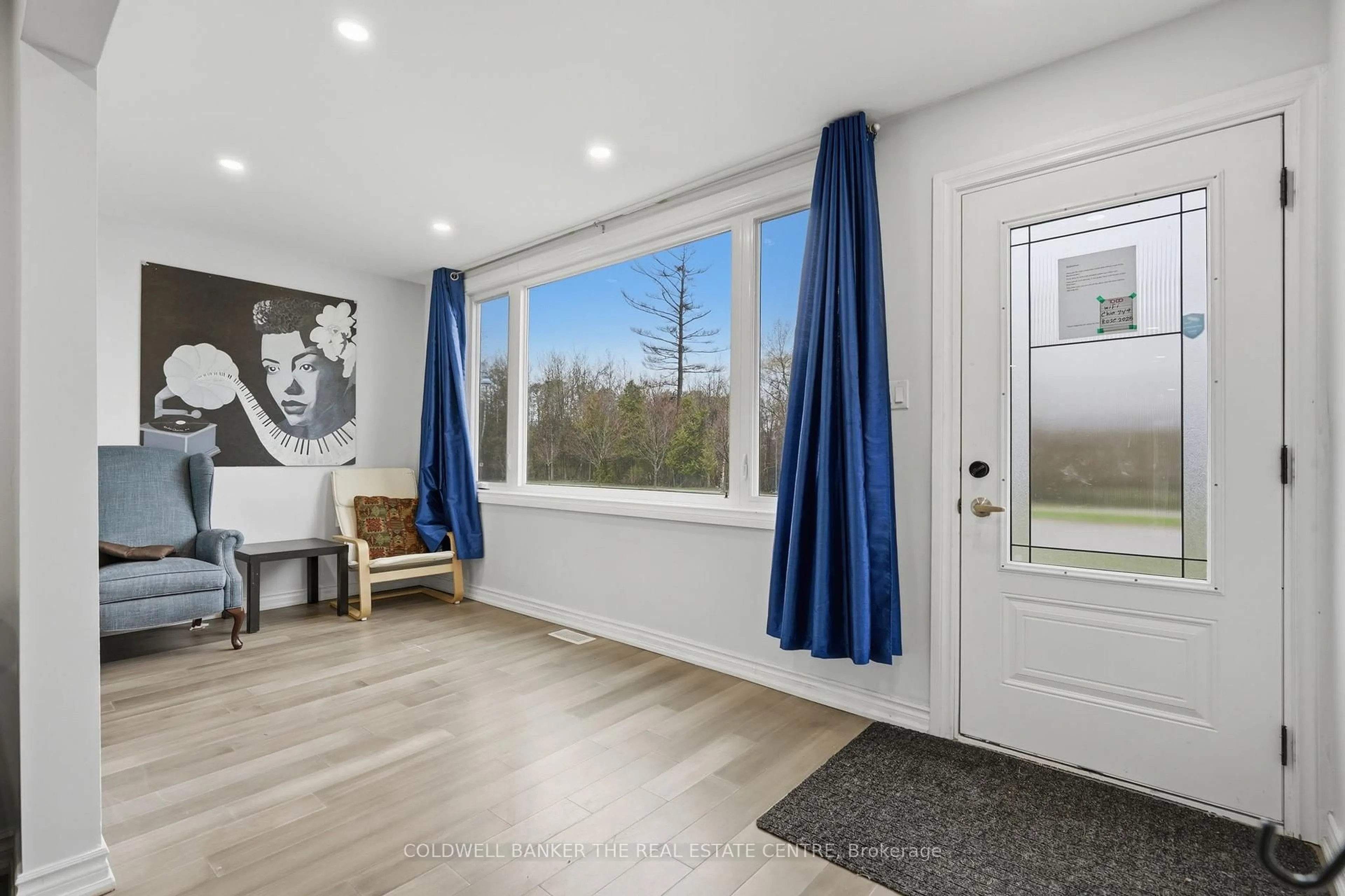 Indoor entryway for 749 Innisfil Beach Rd, Innisfil Ontario L9S 4E4