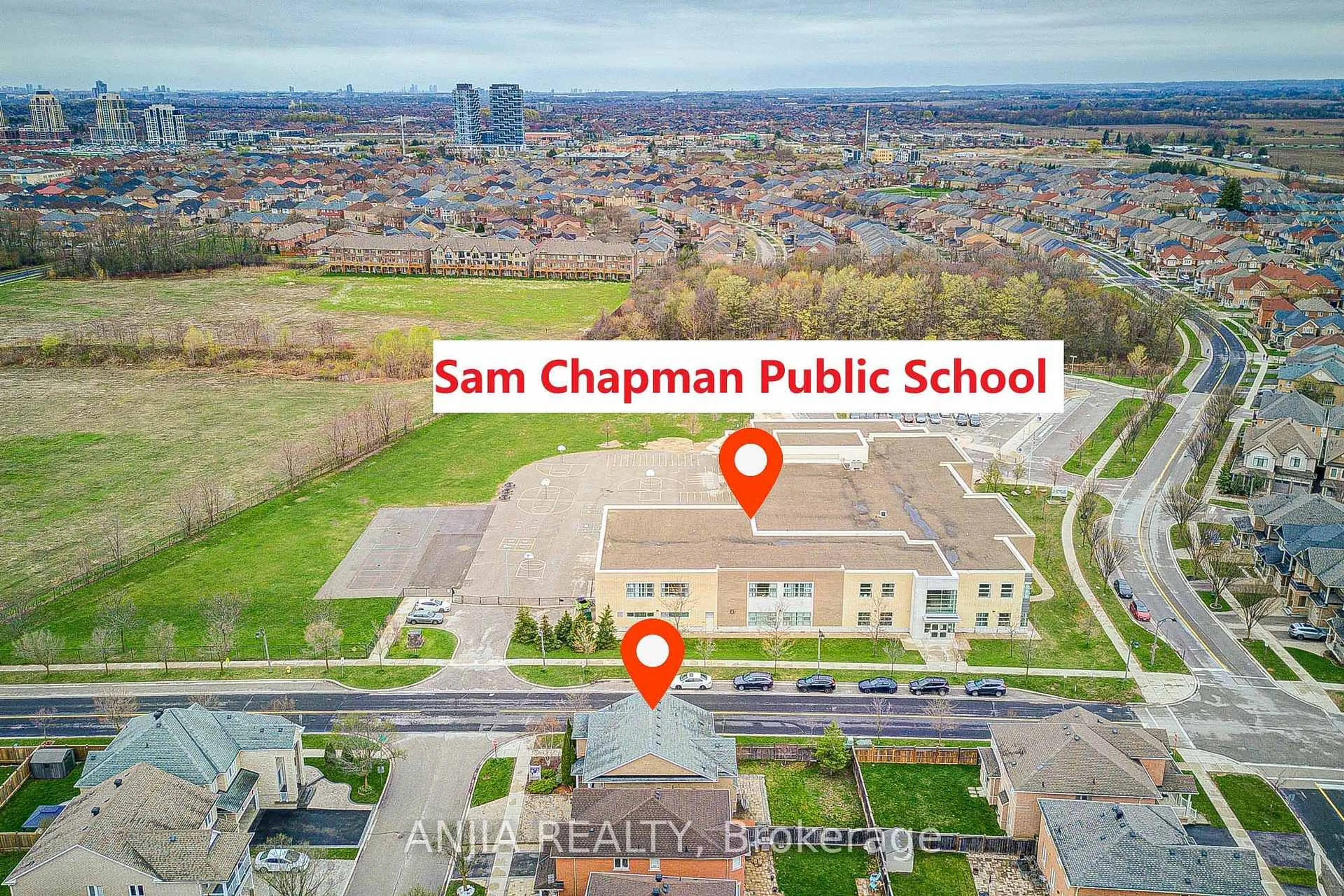 A pic from outside/outdoor area/front of a property/back of a property/a pic from drone, street for 81 Appleview Rd, Markham Ontario L6E 2G3